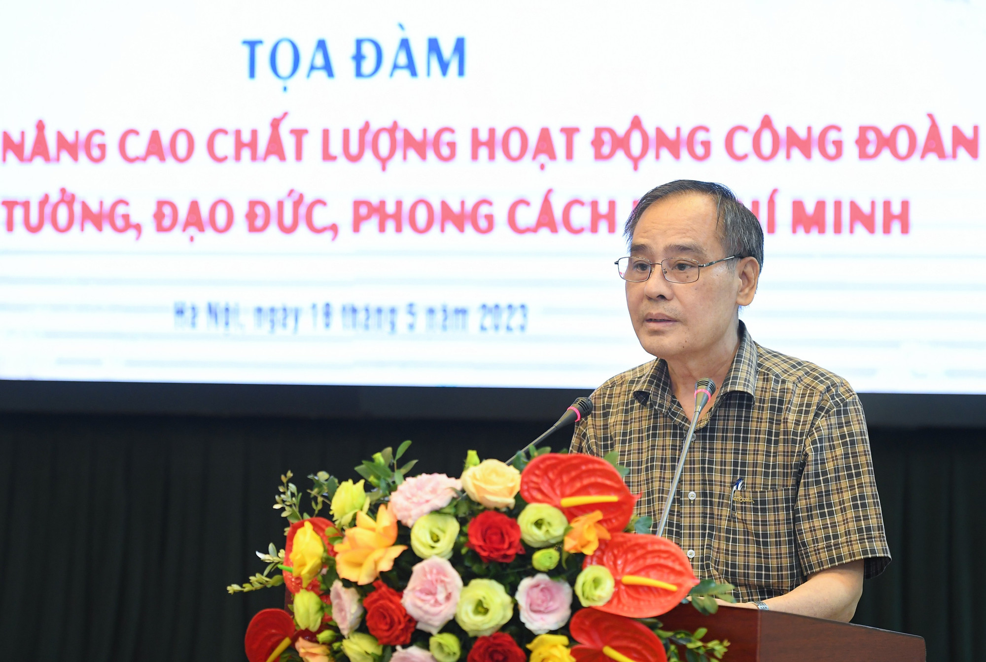 Đồng chí Bùi Xuân Ngọc, Phó Chủ tịch Công đoàn Bộ Tài Chính trình bày tham luận "Công đoàn với việc đổi mới các phong trào thi đua góp phần xây dựng đất nước phồn vinh, hạnh phúc theo tư tưởng Hồ Chí Minh". Đồng chí Bùi Xuân Ngọc, Phó Chủ tịch Công đoàn Bộ Tài Chính trình bày tham luận "Công đoàn với việc đổi mới các phong trào thi đua góp phần xây dựng đất nước phồn vinh, hạnh phúc theo tư tưởng Hồ Chí Minh".