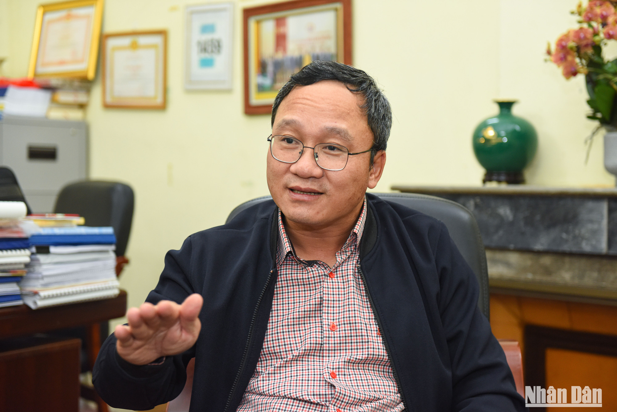 Luật Phòng, chống tác hại của rượu, bia đã được ban hành nhưng theo ông Hùng, cho tới nay vẫn chưa có thông tin nào cho thấy việc xử phạt khi vi phạm luật này trừ các trường hợp "ma men" bị Cảnh sát giao thông phát hiện.