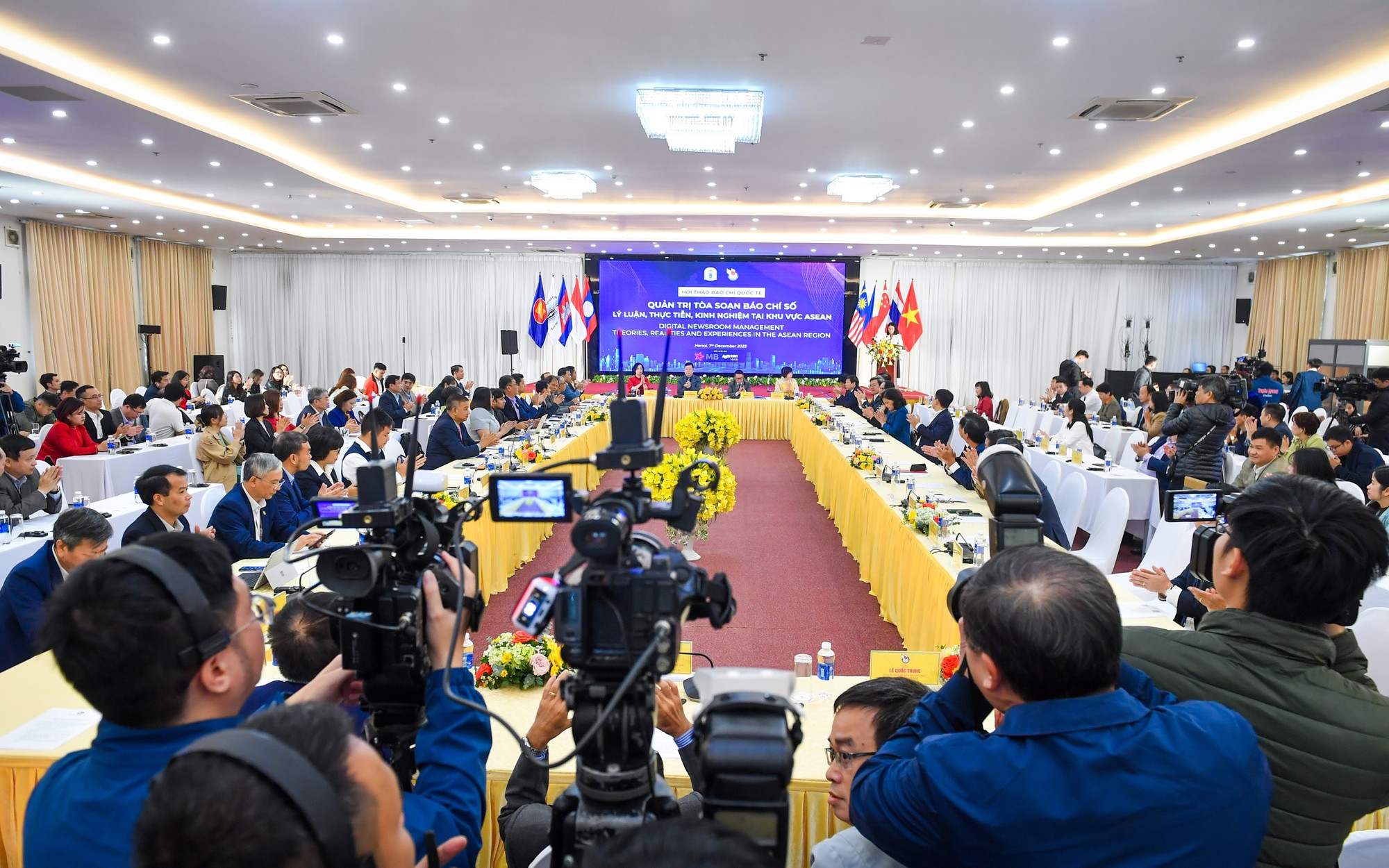 Quang cảnh buổi hội thảo.