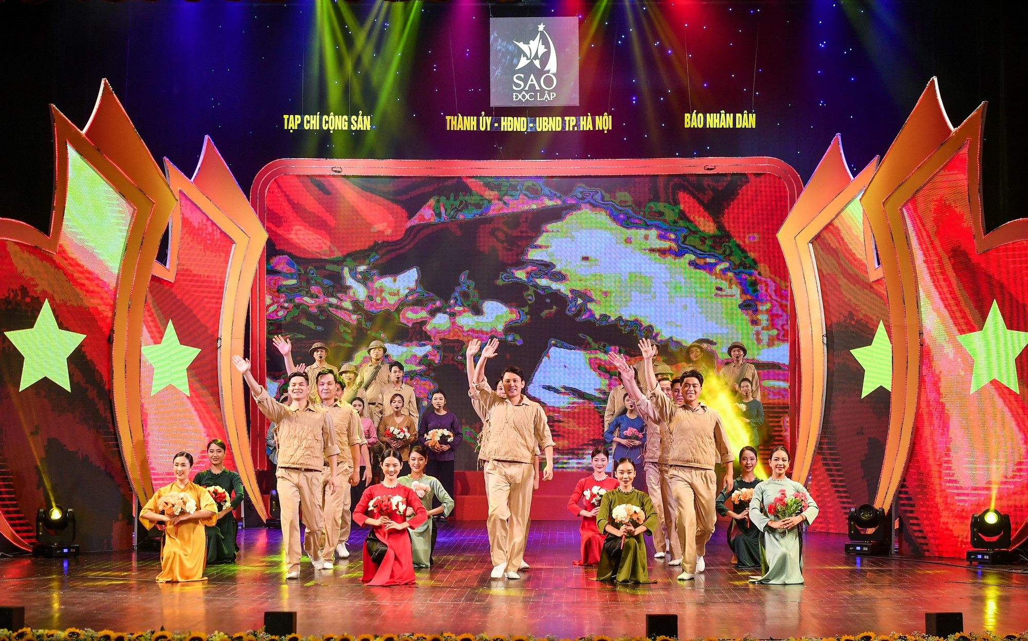 Các tiết mục biểu diễn đã tái hiện một phần lịch sử hào hùng và đáng nhớ của dân tộc, đất nước. (Ảnh: THÀNH ĐẠT)