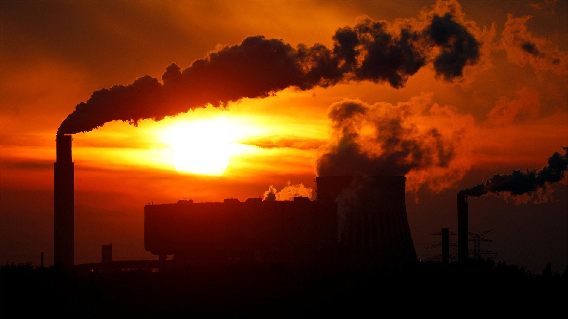 Hơi nước bốc lên từ nhà máy điện Reuter West ở Berlin, Đức ngày 14/11/2019. (Ảnh: REUTERS)
