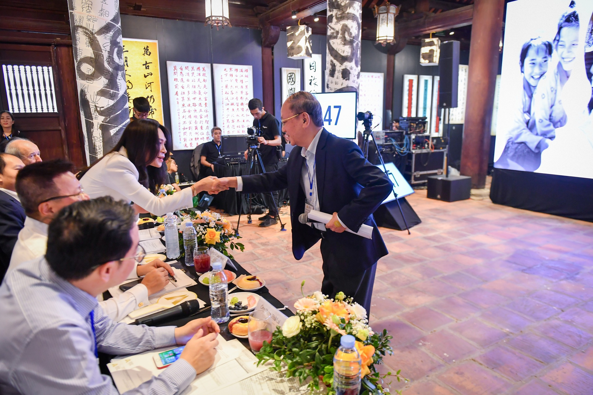 Ca sĩ Mỹ Tâm bày tỏ sự cảm phục với Quỹ Cộng đồng Phòng tránh thiên tai; đồng thời quyết định trao tặng quỹ 300 triệu đồng. Ca sĩ Mỹ Tâm bày tỏ sự cảm phục với Quỹ Cộng đồng Phòng tránh thiên tai; đồng thời quyết định trao tặng quỹ 300 triệu đồng.