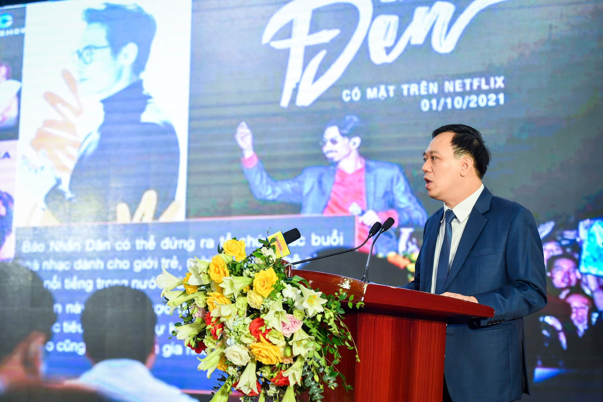 Nhà báo Ngô Việt Anh trình bày tại hội thảo.