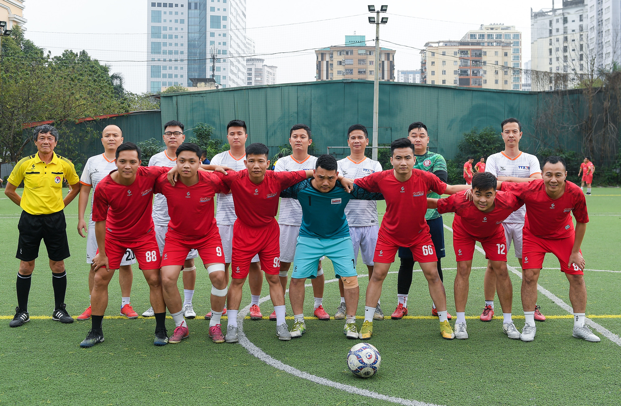 Chiều 17/3, tại sân bóng Đông Đô 2 (Cầu Giấy, Hà Nội) đã diễn ra trận chung kết Giải bóng đá Cup Nhà báo và Công luận lần thứ 2 giữa hai đội bóng báo Tuổi trẻ Thủ đô và TTXVN.