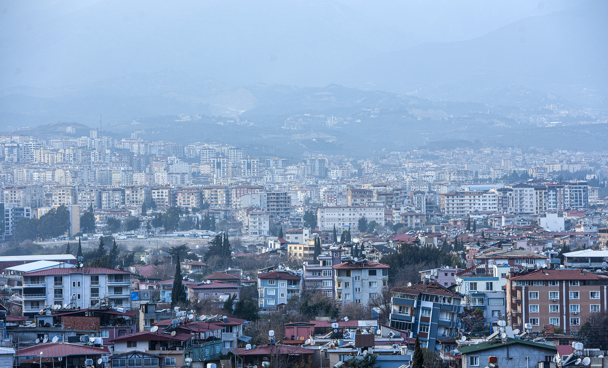 Hai tuần sau thảm hoạ động đất, Hatay đã yên bình trở lại. Thế nhưng những dấu vết kinh hoàng vẫn hiển hiện rõ.