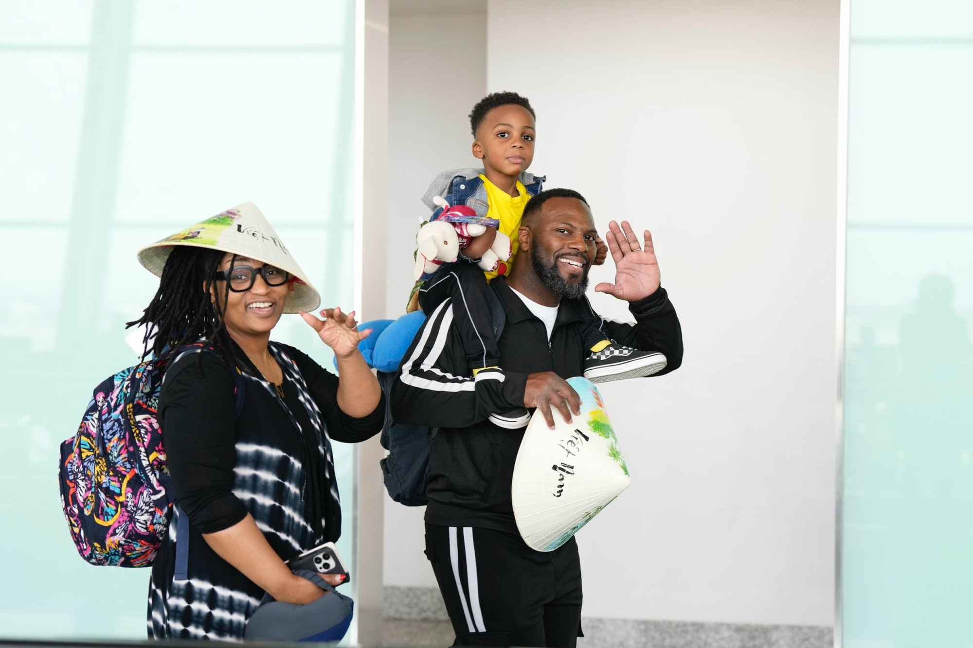 Chiếc nón là chính là món quà Giáng sinh đặc biệt dành cho các du khách nước ngoài.