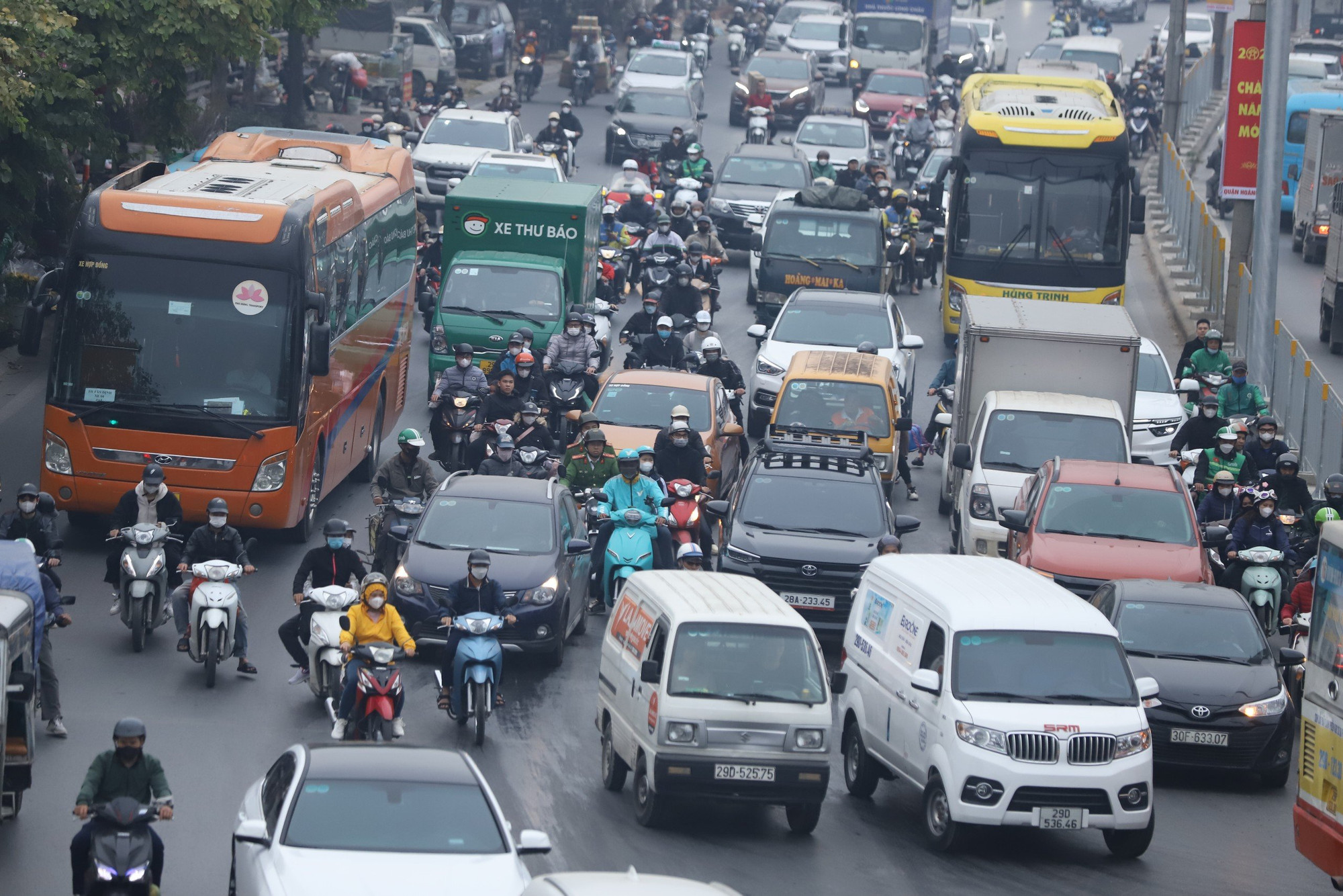 Đường Giải Phóng vào cuối giờ chiều 29/12.