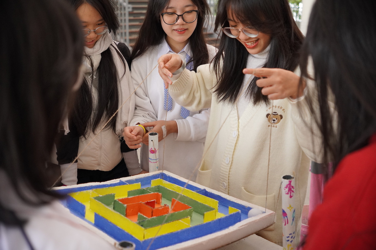 Cùng nhau tham gia trò chơi Cùng nhau tham gia trò chơi