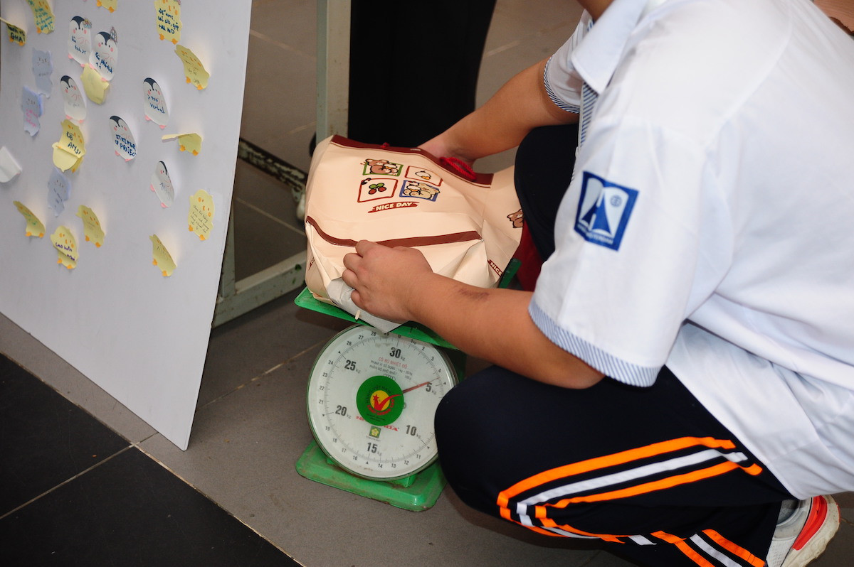 Giấy, các sản phẩm từ giấy không sử dụng được các học sinh đem tới quyên góp Giấy, các sản phẩm từ giấy không sử dụng được các học sinh đem tới quyên góp