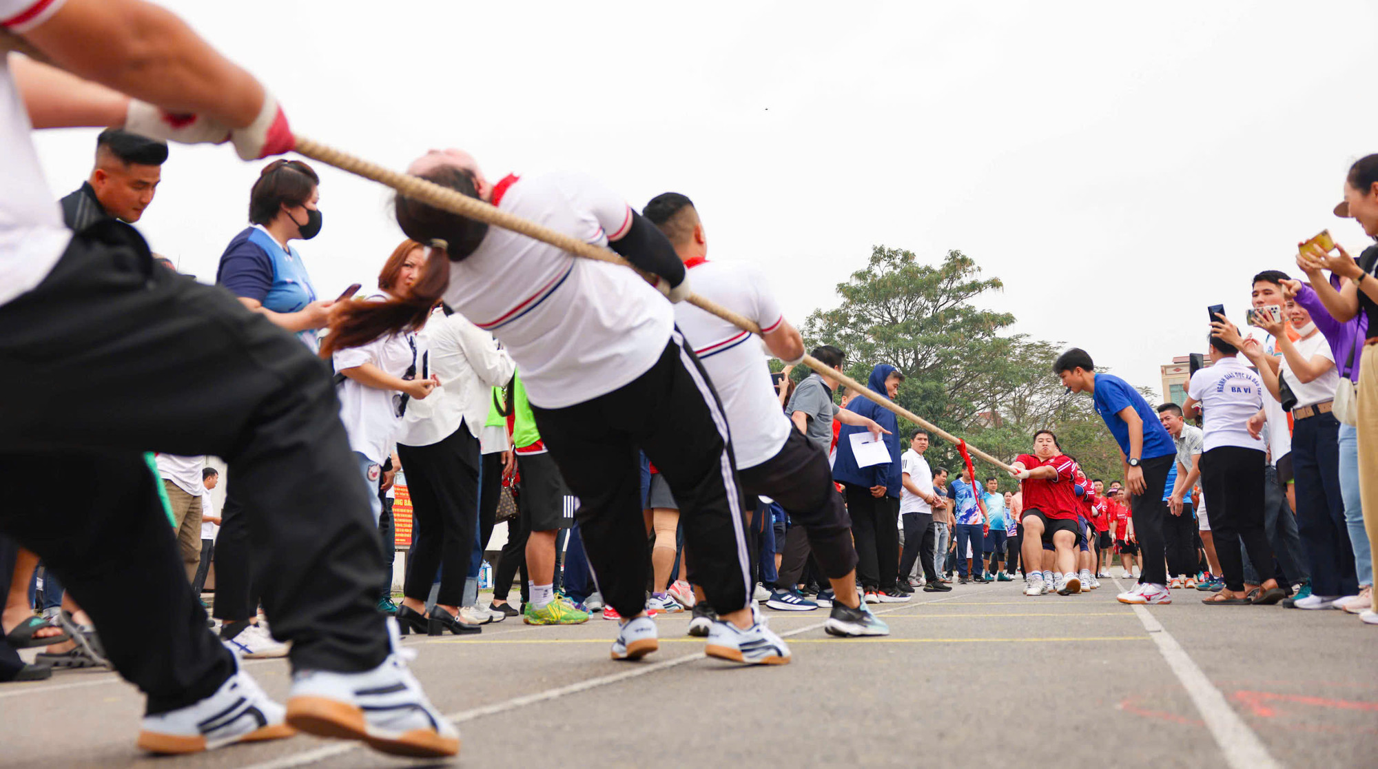 Các vận động viên thi đấu hết mình.