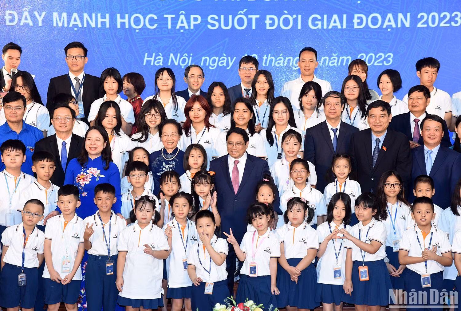 Thủ tướng Phạm Minh Chính với học sinh, sinh viên tại Lễ phát động.