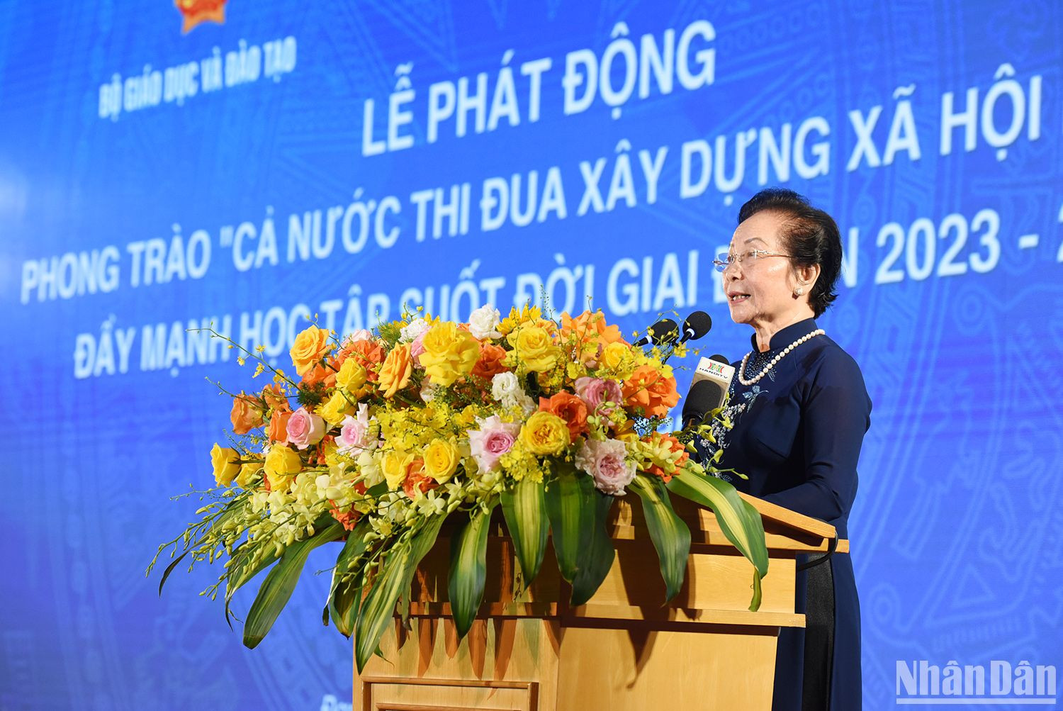 GS, TS Nguyễn Thị Doan, nguyên Ủy viên Trung ương Đảng, nguyên Phó Chủ tịch nước, Chủ tịch Hội Khuyến học Việt Nam phát biểu hưởng ứng phong trào thi đua.