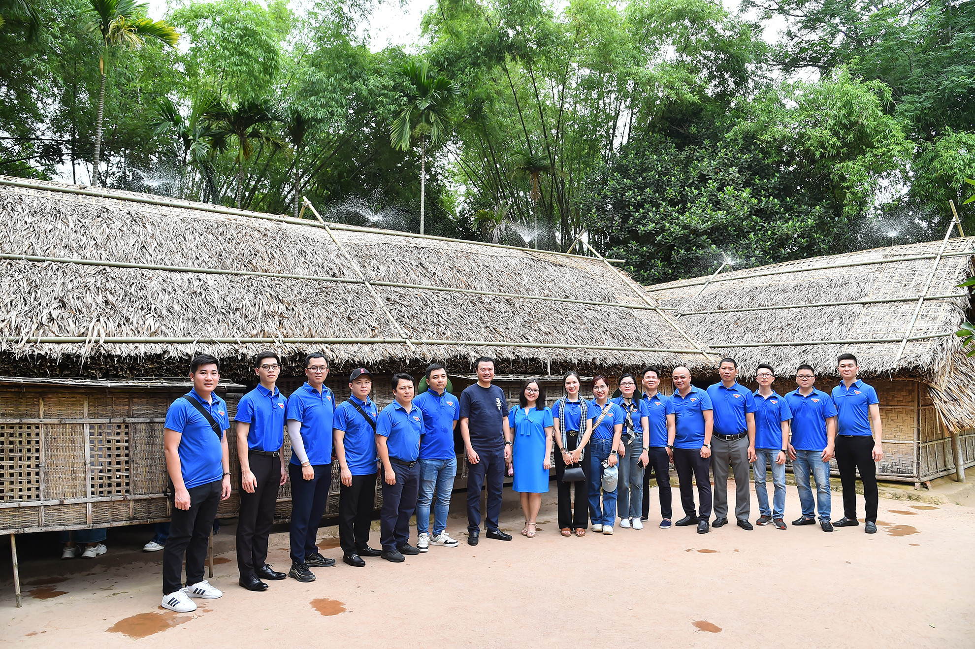 Ngôi nhà ông Phó bảng Nguyễn Sinh Sắc - là ngôi nhà từ năm 1901-1906, ông Phó bảng Nguyễn Sinh Sắc và 3 người con (Nguyễn Thị Thanh, Nguyễn Tất Đạt và Nguyễn Tất Thành) sinh sống tại làng Sen. Chính tại ngôi nhà này, Nguyễn Tất Thành đã nhiều lần được tiếp xúc với các sĩ phu và nhà nho yêu nước như Phan Bội Châu, Đặng Thái Thân, Đặng Văn Cẩn, Vương Thúc Quý,… và đã sớm hình thành tư tưởng yêu nước, thương dân.