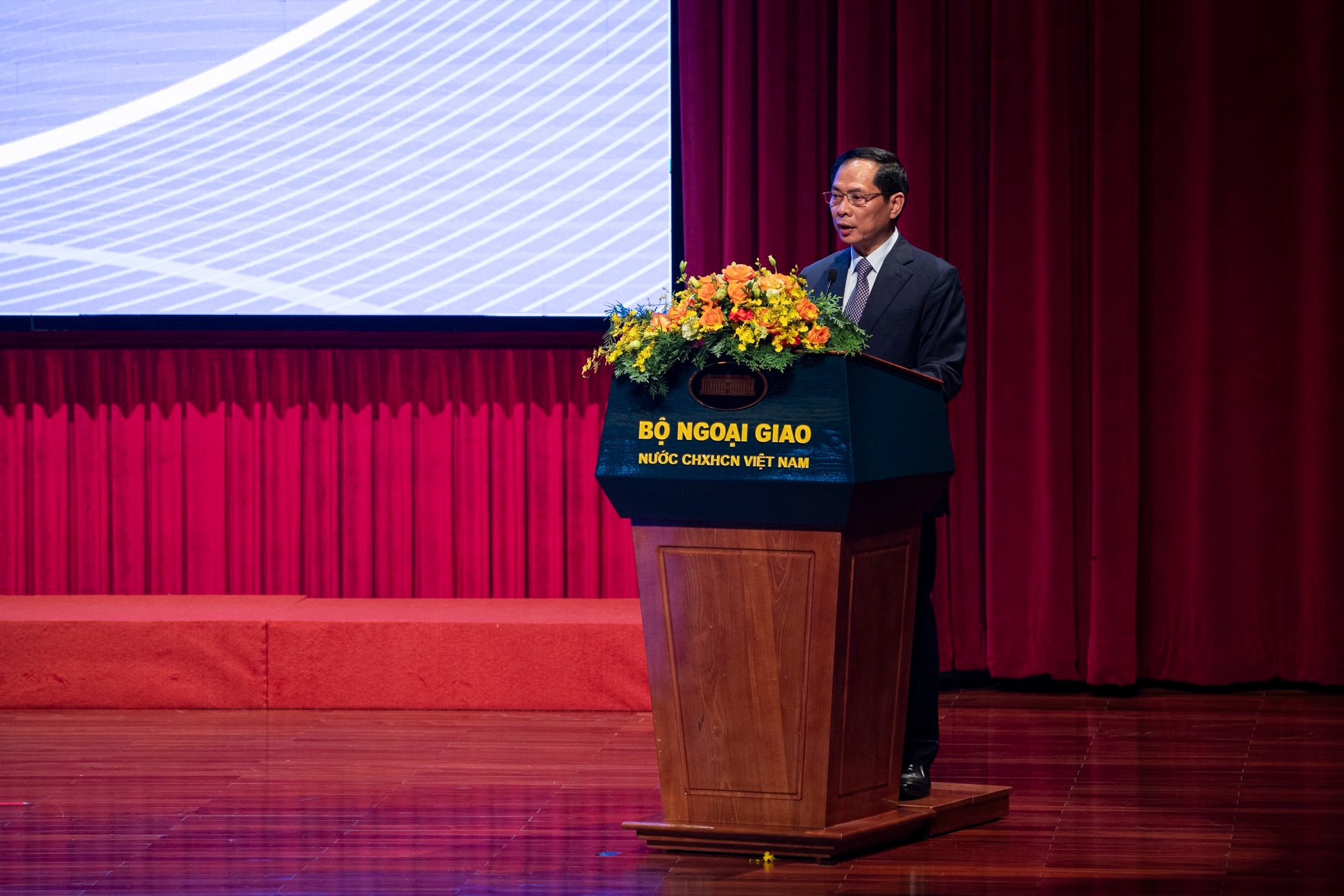 Bộ trưởng Bùi Thanh Sơn phát biểu tại hội thảo. (Ảnh: SƠN TÙNG)