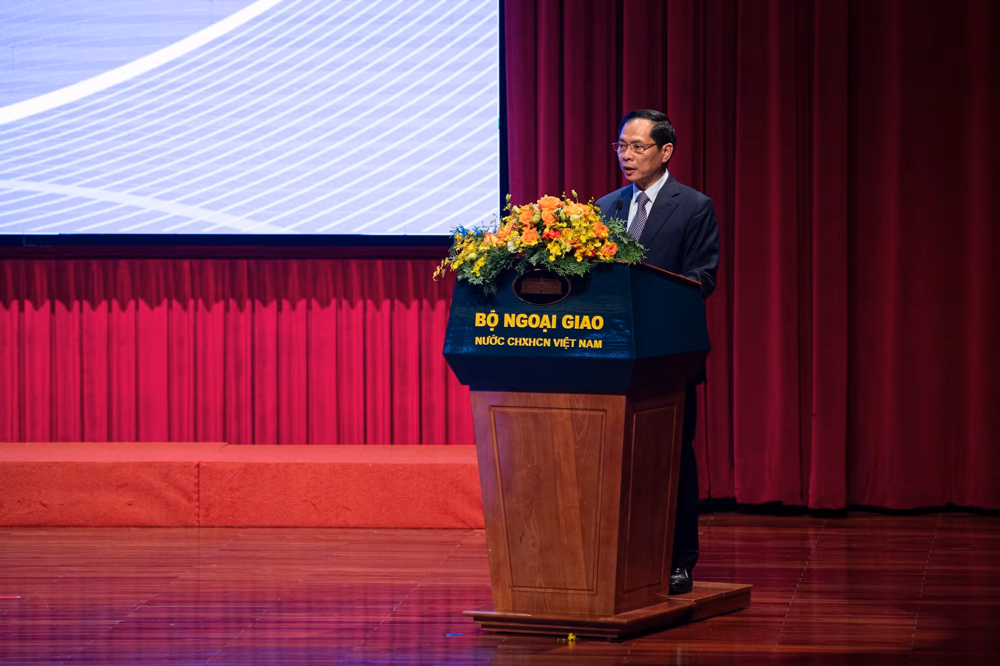 Bộ trưởng Bùi Thanh Sơn phát biểu tại hội thảo. (Ảnh: SƠN TÙNG)