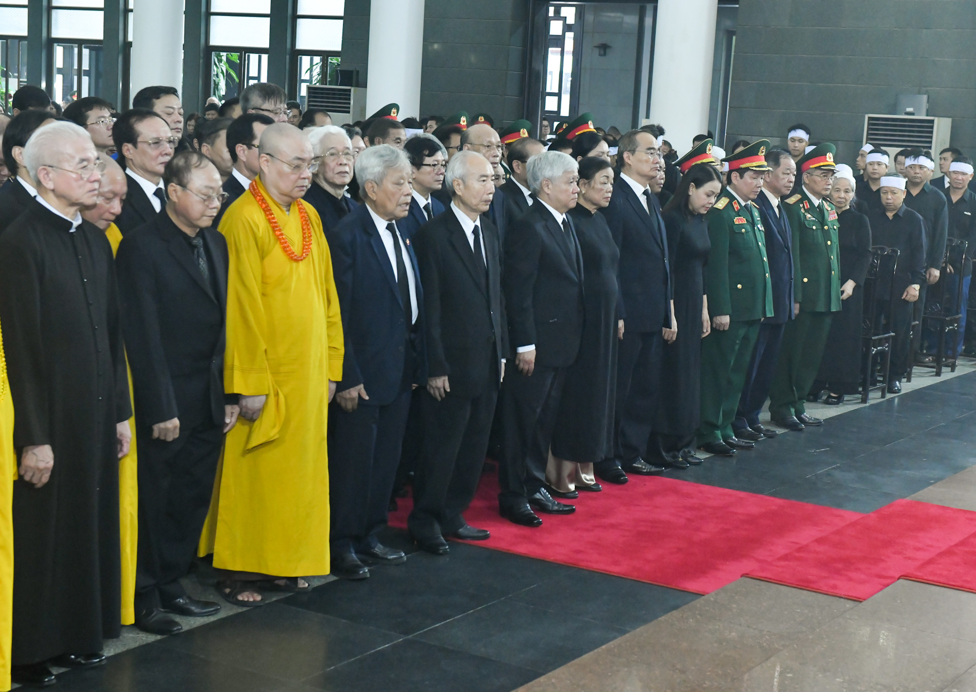 [Ảnh] Lãnh đạo Đảng, Nhà nước và Mặt trận Tổ quốc viếng Tổng Bí thư Nguyễn Phú Trọng ảnh 16