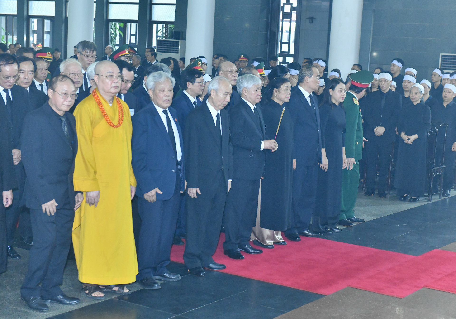 [Ảnh] Lãnh đạo Đảng, Nhà nước và Mặt trận Tổ quốc viếng Tổng Bí thư Nguyễn Phú Trọng ảnh 15