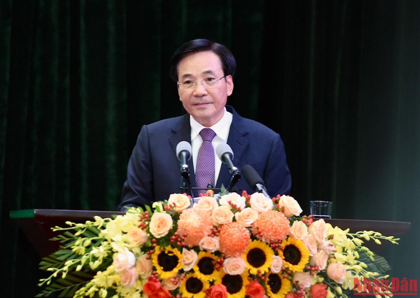 Bộ trưởng, Chủ nhiệm Văn phòng Chính phủ Trần Văn Sơn công bố Nghị quyết số 96 ngày 1/8/2022 của Chính phủ về Chương trình hành động thực hiện Nghị quyết số 11 của Bộ Chính trị và các tiềm năng, cơ hội phát triển. Bộ trưởng, Chủ nhiệm Văn phòng Chính phủ Trần Văn Sơn công bố Nghị quyết số 96 ngày 1/8/2022 của Chính phủ về Chương trình hành động thực hiện Nghị quyết số 11 của Bộ Chính trị và các tiềm năng, cơ hội phát triển.