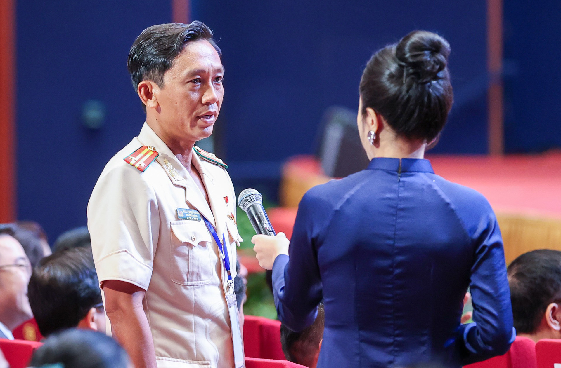 Trung tá Nguyễn Chí Thành, Anh hùng Lực lượng vũ trang, Phó Đội trưởng Phòng Cảnh sát Phòng cháy, chữa cháy và cứu nạn, cứu hộ, Công an TP Hồ Chí Minh, tham gia giao lưu tại chương trình.