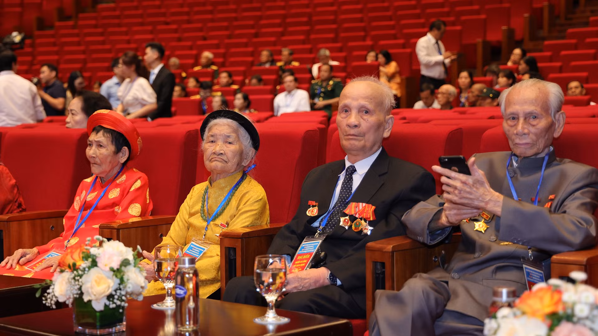 Các đại biểu dự Hội nghị tri ân người có công với cách mạng năm 2024. (Ảnh: THỦY NGUYÊN)