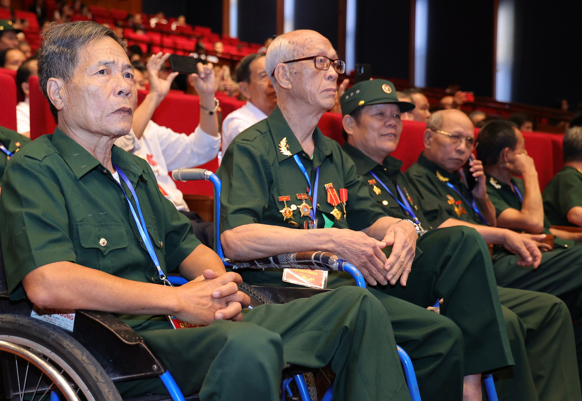 Hình ảnh xúc động của các đại biểu thương binh tại chương trình tri ân.