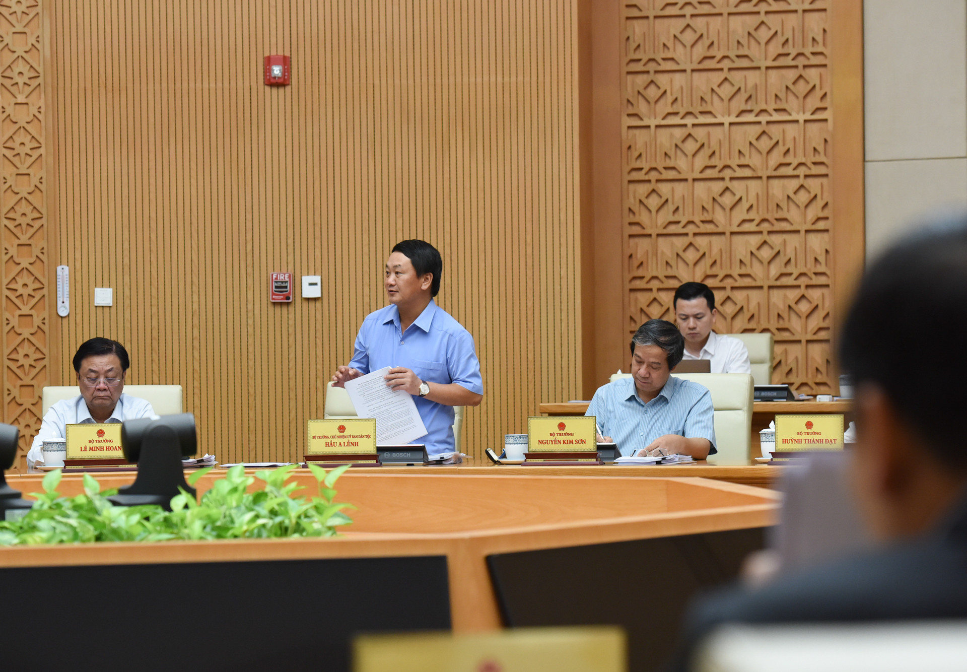 Bộ trưởng, Chủ nhiệm Ủy ban Dân tộc Hầu A Lềnh phát biểu.