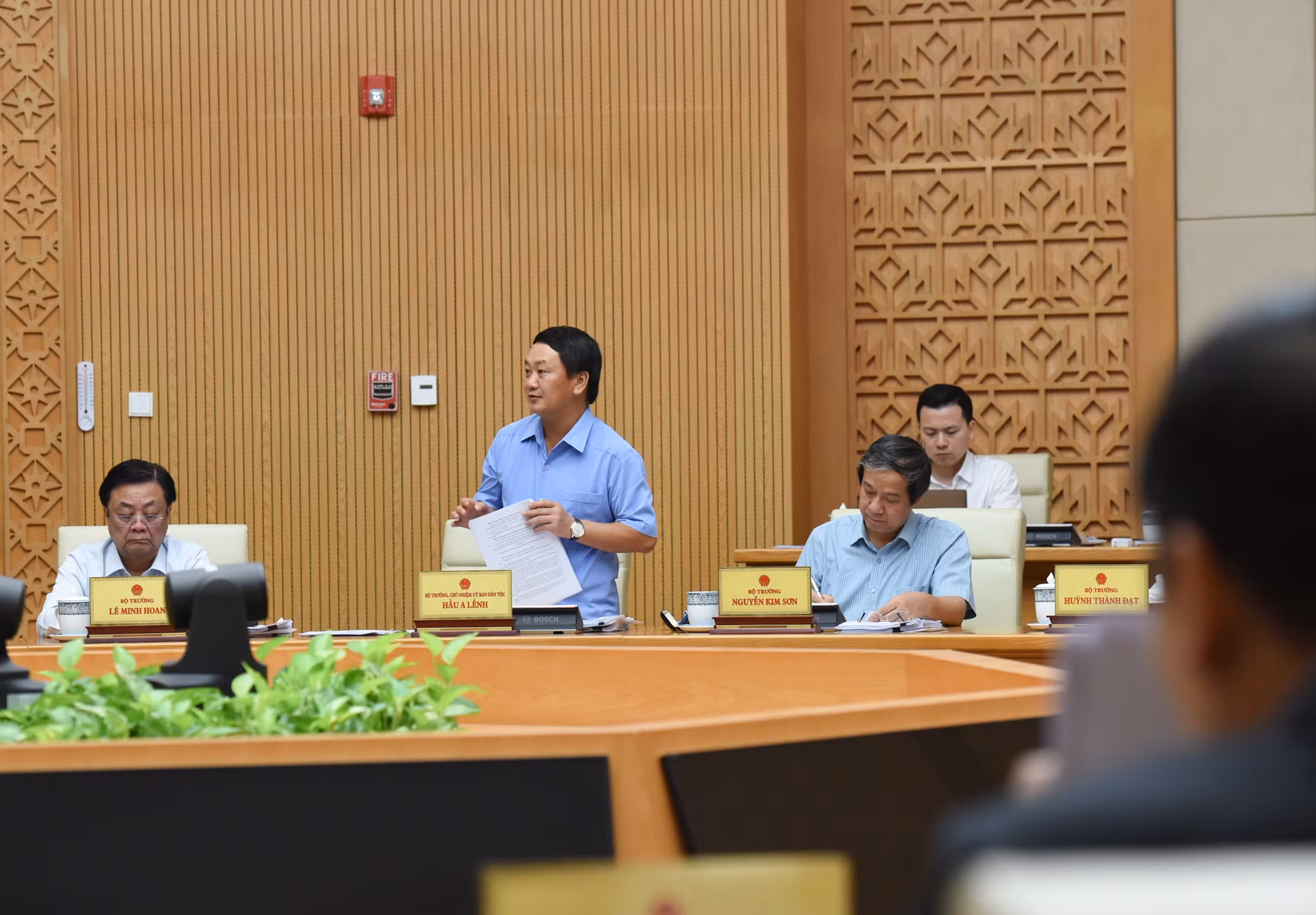 Bộ trưởng, Chủ nhiệm Ủy ban Dân tộc Hầu A Lềnh phát biểu.