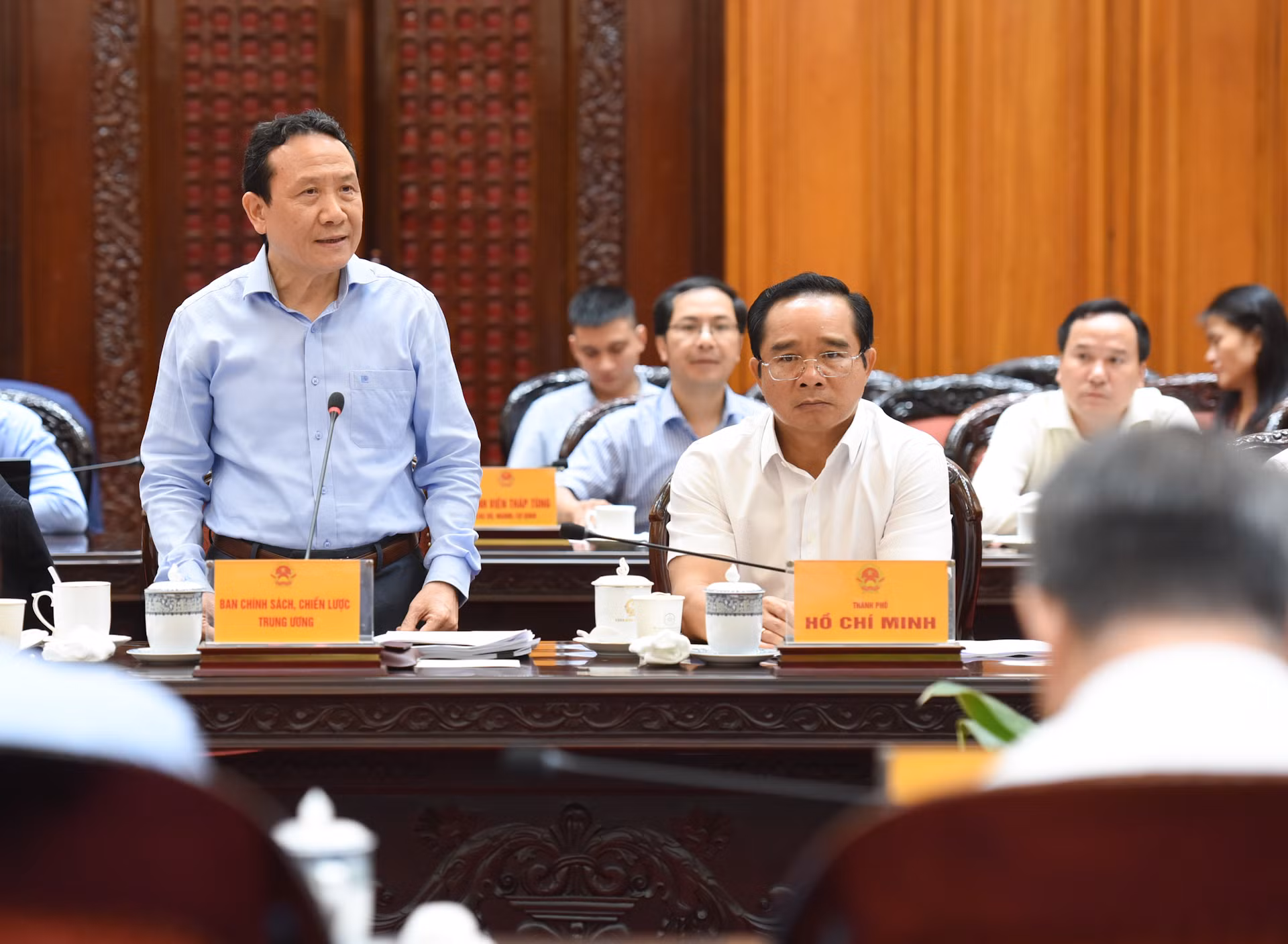 [Ảnh] Thủ tướng Phạm Minh Chính chủ trì họp về dự thảo Nghị quyết của Quốc hội về Trung tâm tài chính quốc tế tại Việt Nam ảnh 9
