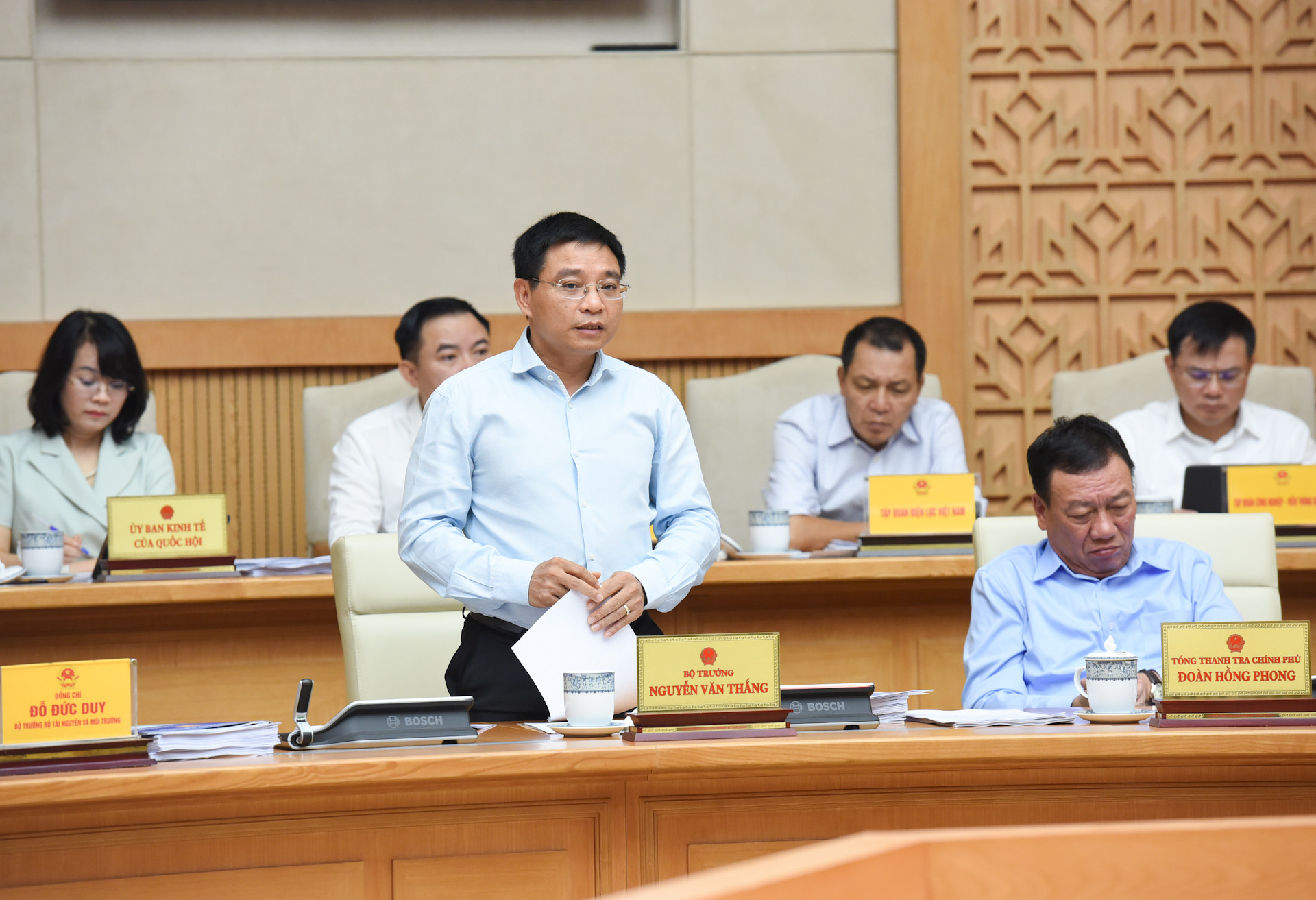 Bộ trưởng Bộ Giao thông vận tải Nguyễn Văn Thắng phát biểu tại phiên họp.