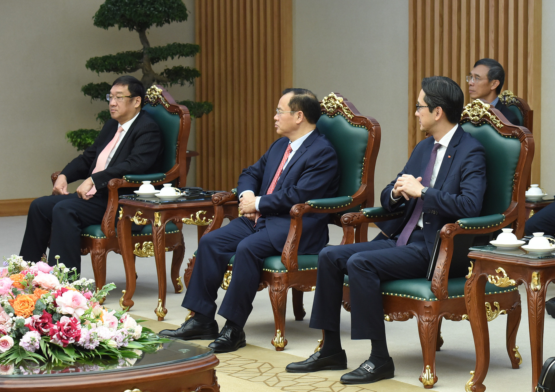 Đại diện lãnh đạo các bộ, ban, ngành của Chính phủ Việt Nam tham dự buổi tiếp.