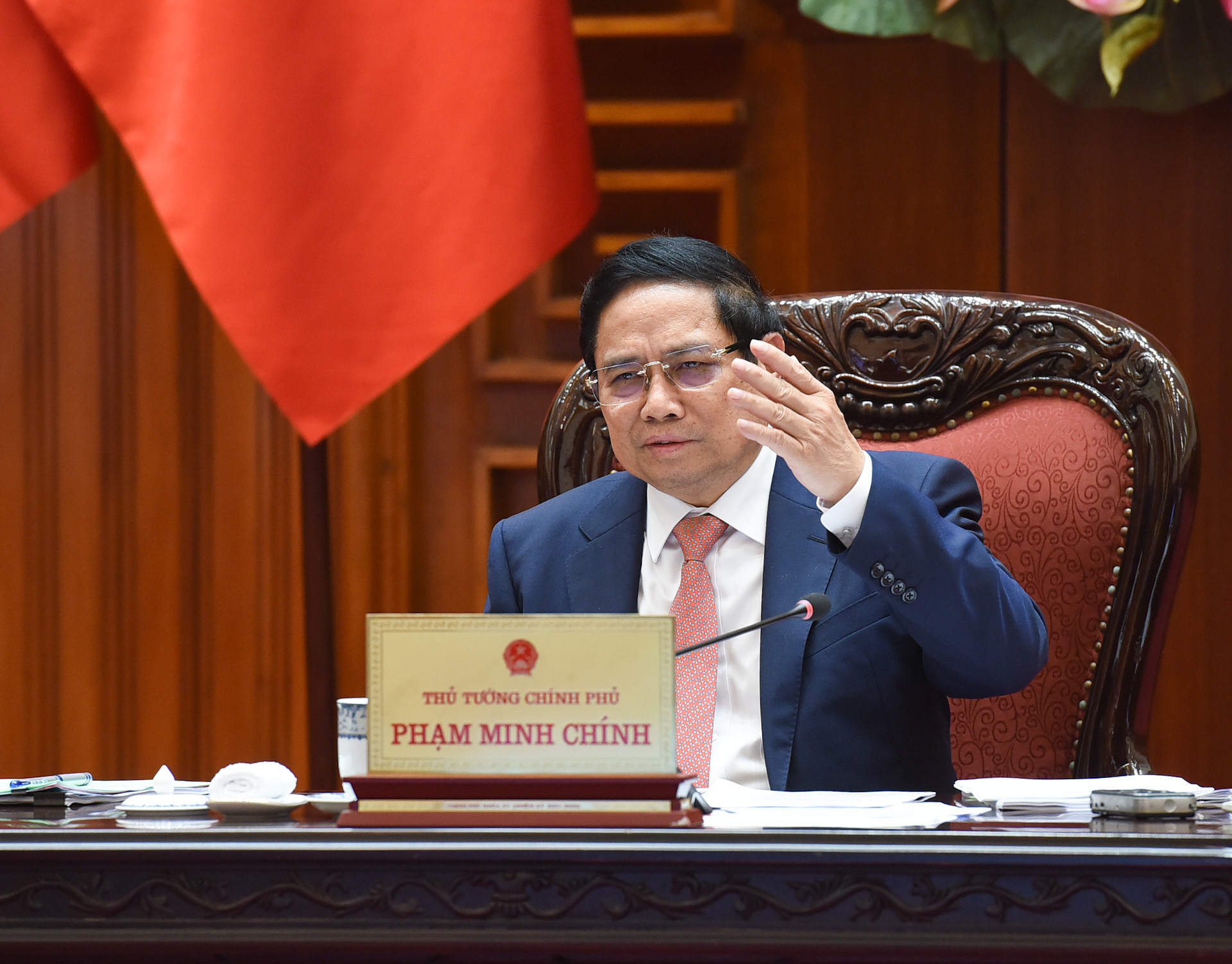 Thủ tướng Phạm Minh Chính phát biểu tại cuộc họp với Bộ Giáo dục và Đào tạo, Bộ Y tế.