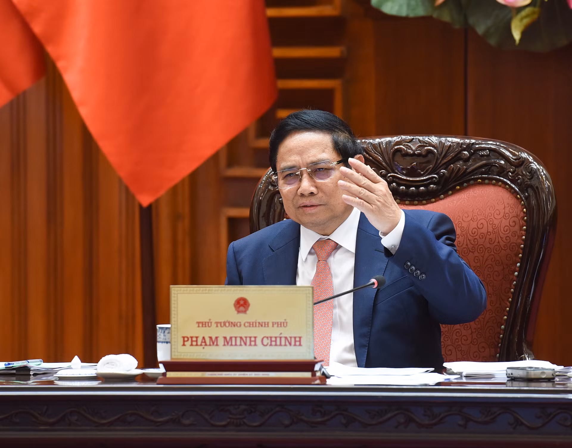 Thủ tướng Phạm Minh Chính phát biểu tại cuộc họp với Bộ Giáo dục và Đào tạo, Bộ Y tế.