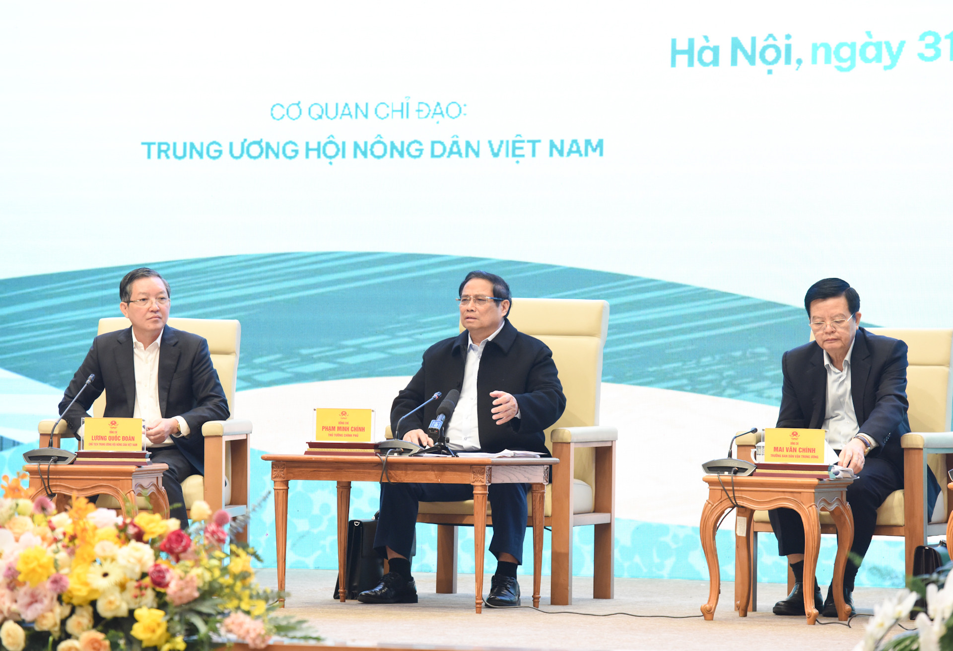 Thủ tướng Phạm Minh Chính đối thoại với nông dân.