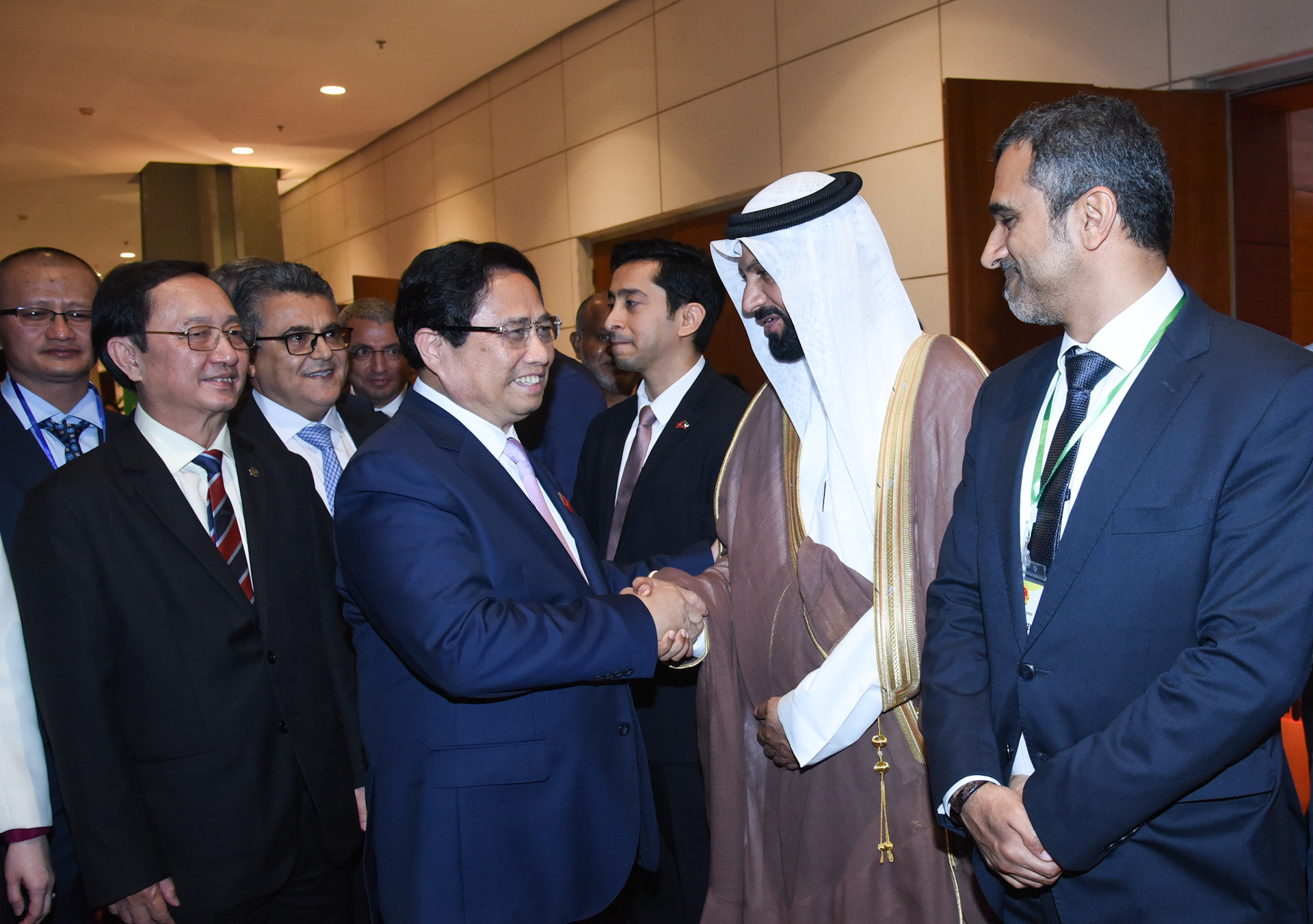 Thủ tướng với các đại biểu tham dự Hội nghị. Thủ tướng với các đại biểu tham dự Hội nghị.