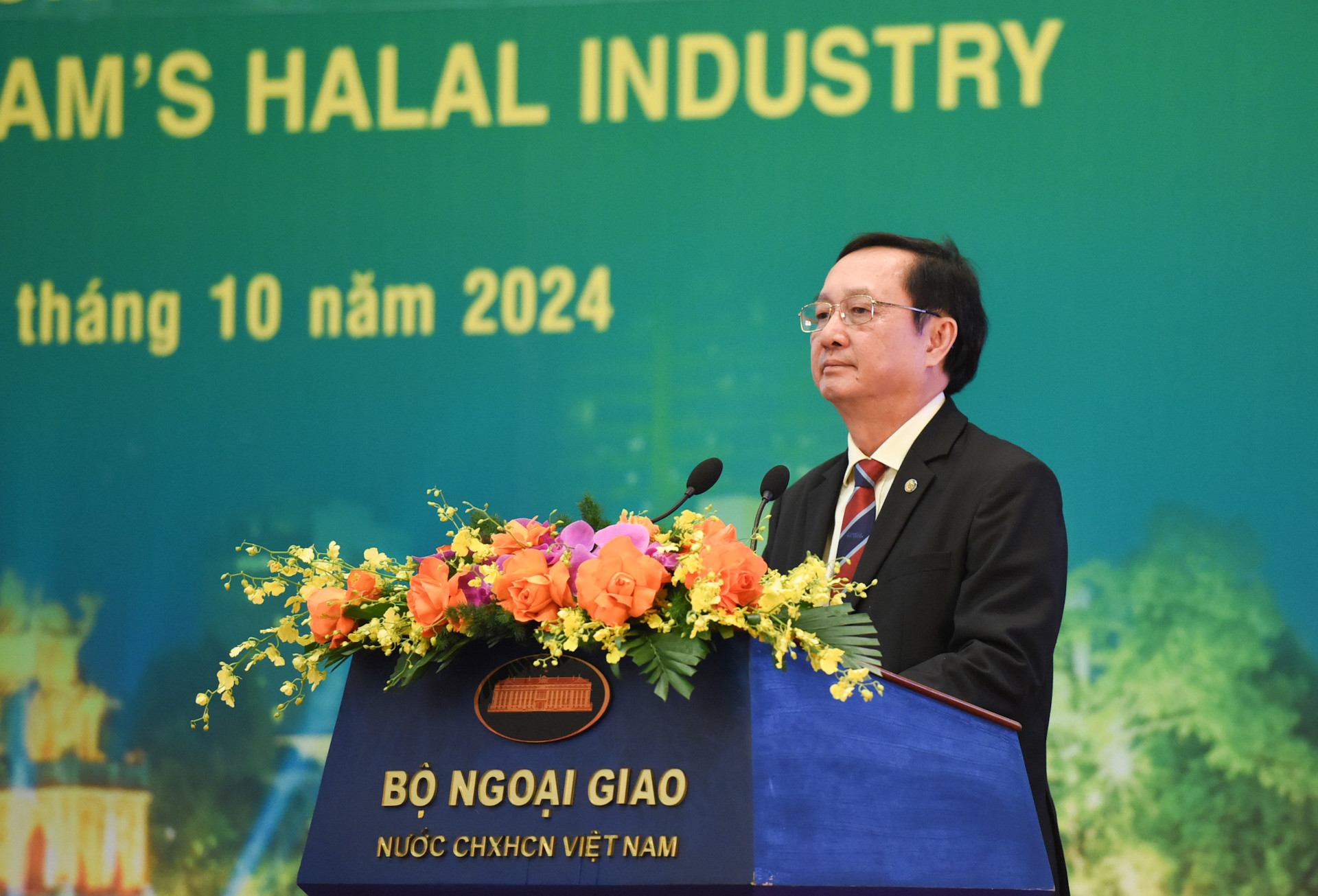 Bộ trưởng Khoa học và Công nghệ Huỳnh Thành Đạt phát biểu. Bộ trưởng Khoa học và Công nghệ Huỳnh Thành Đạt phát biểu.