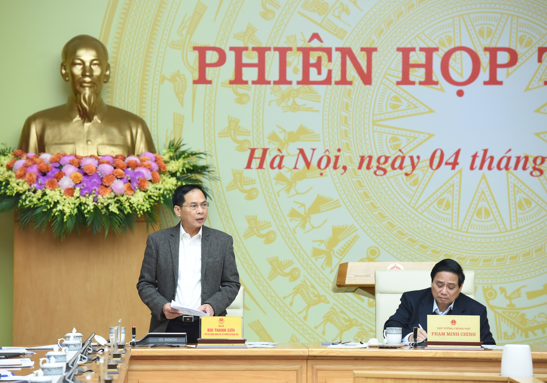 Phó Thủ tướng, Bộ trưởng Ngoại giao Bùi Thanh Sơn, Phó Trưởng ban Thường trực Ban Chỉ đạo phát biểu.