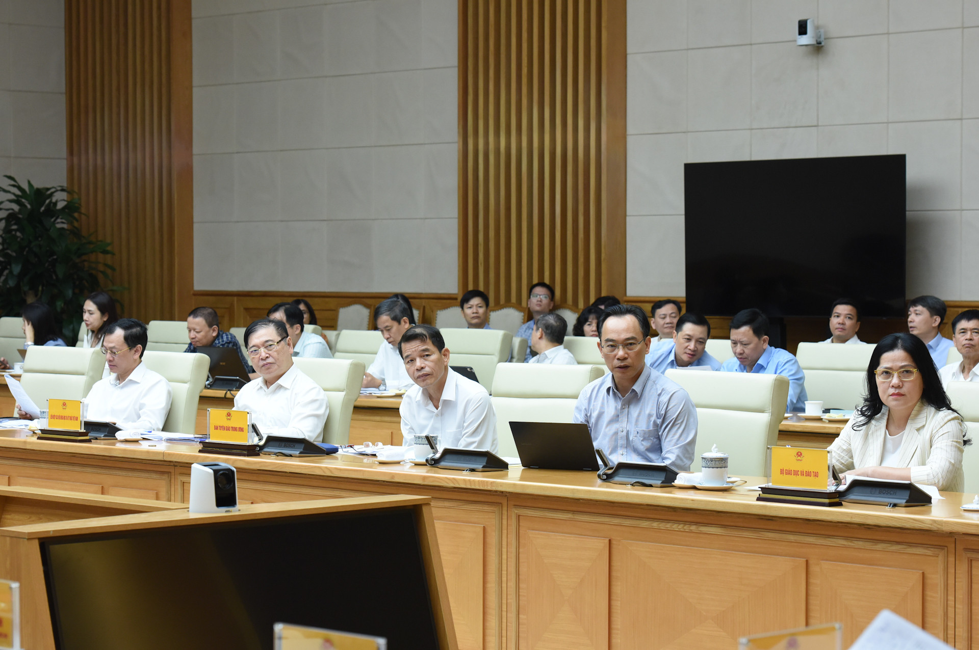 Các đại biểu tham dự phiên họp.