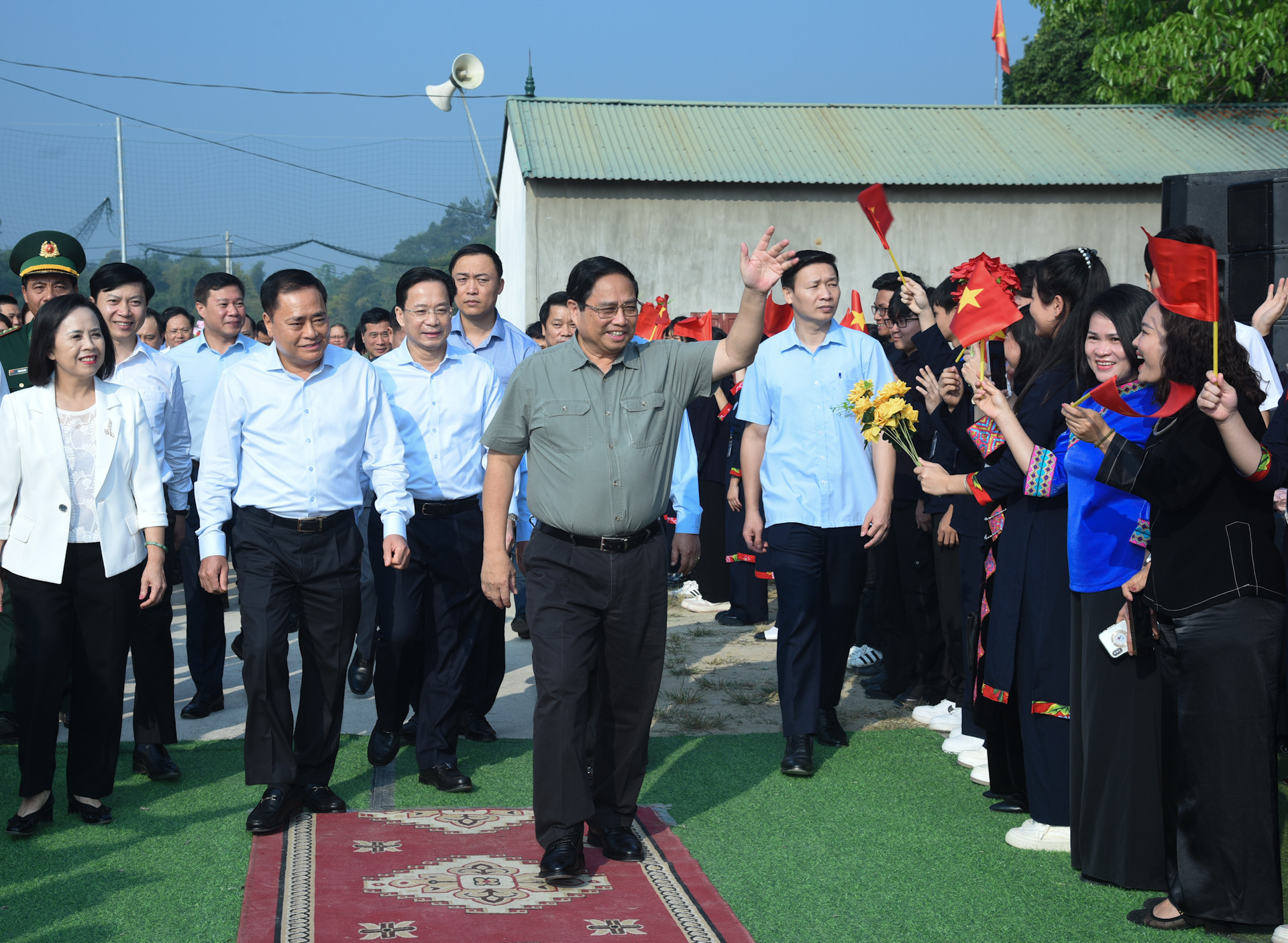 Thủ tướng Phạm Minh Chính đến dự Ngày hội Đại đoàn kết toàn dân tộc tại thị trấn Na Sầm, huyện Văn Lãng, tỉnh Lạng Sơn.