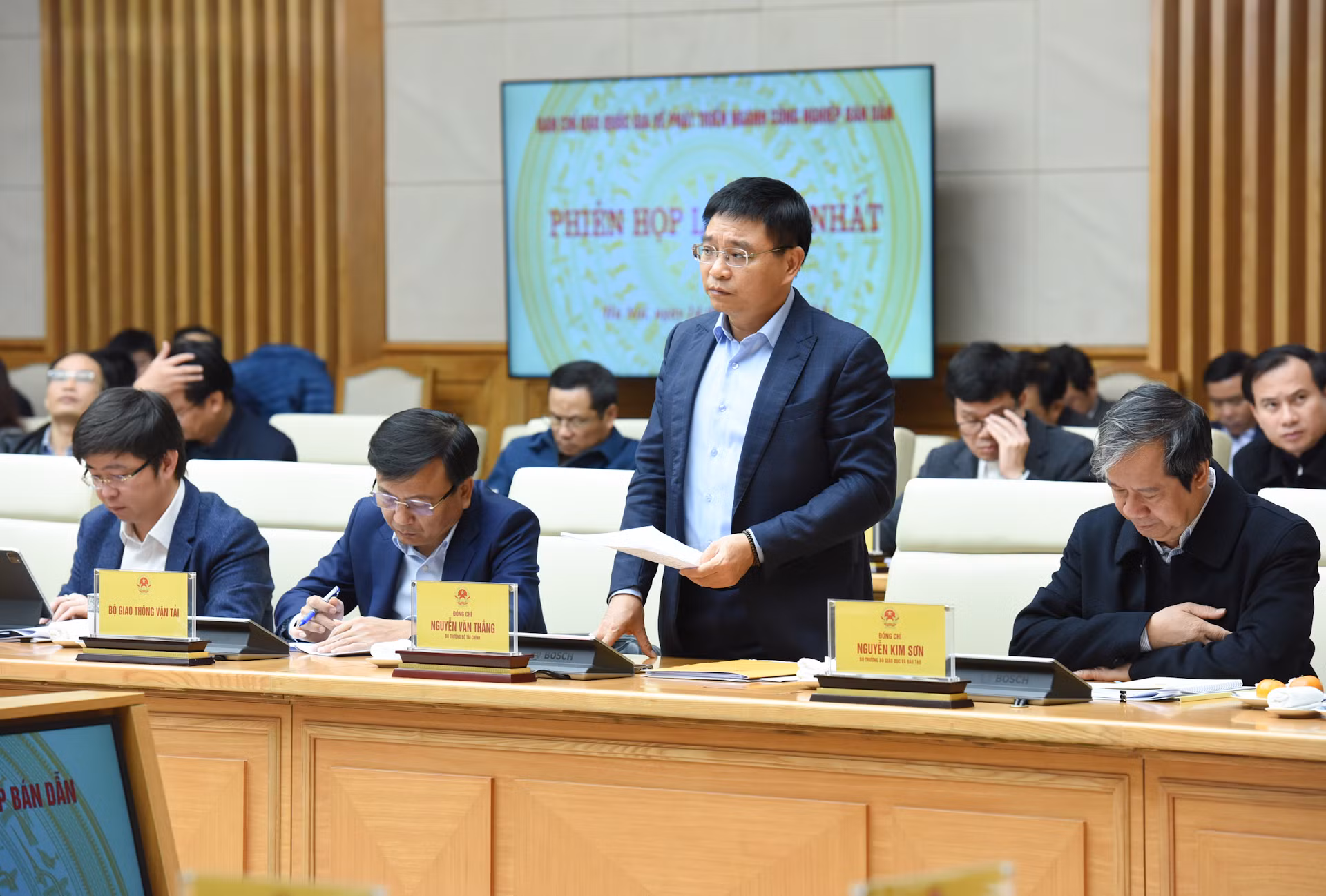 Bộ trưởng Tài chính Nguyễn Văn Thắng phát biểu. Bộ trưởng Tài chính Nguyễn Văn Thắng phát biểu.