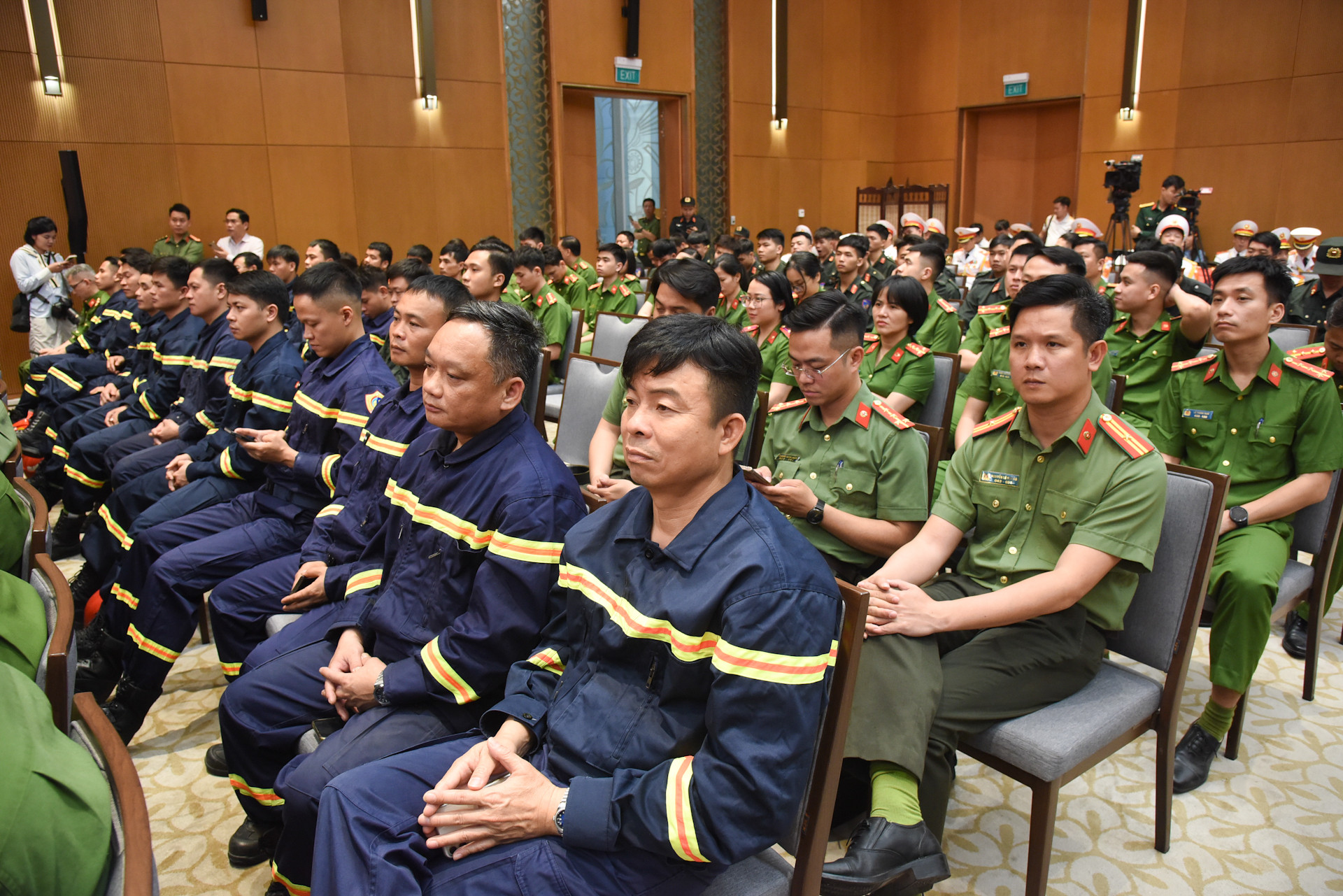 Các đại biểu tham dự buổi lễ tuyên dương.