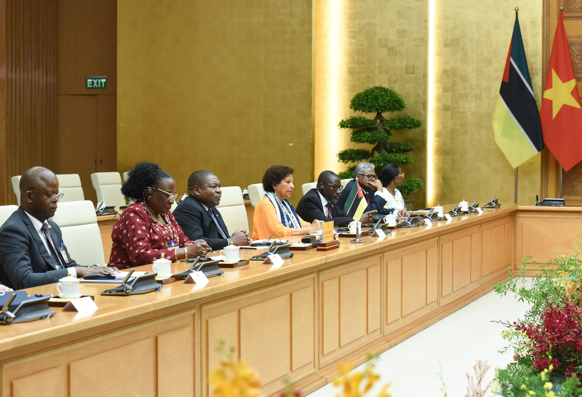 Tổng thống Cộng hòa Mozambique Filipe Jacinto Nyusi và các thành viên hội kiến Thủ tướng Phạm Minh Chính.