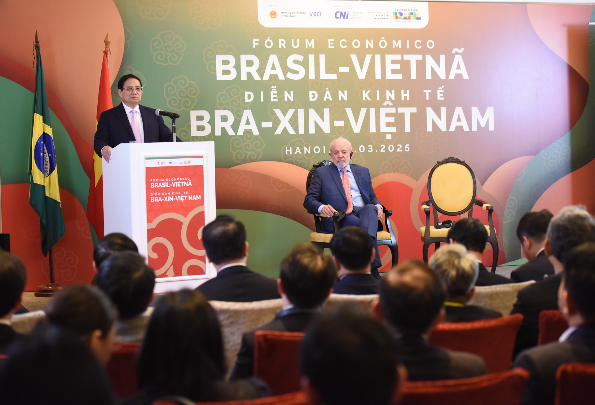 Quang cảnh diễn đàn.