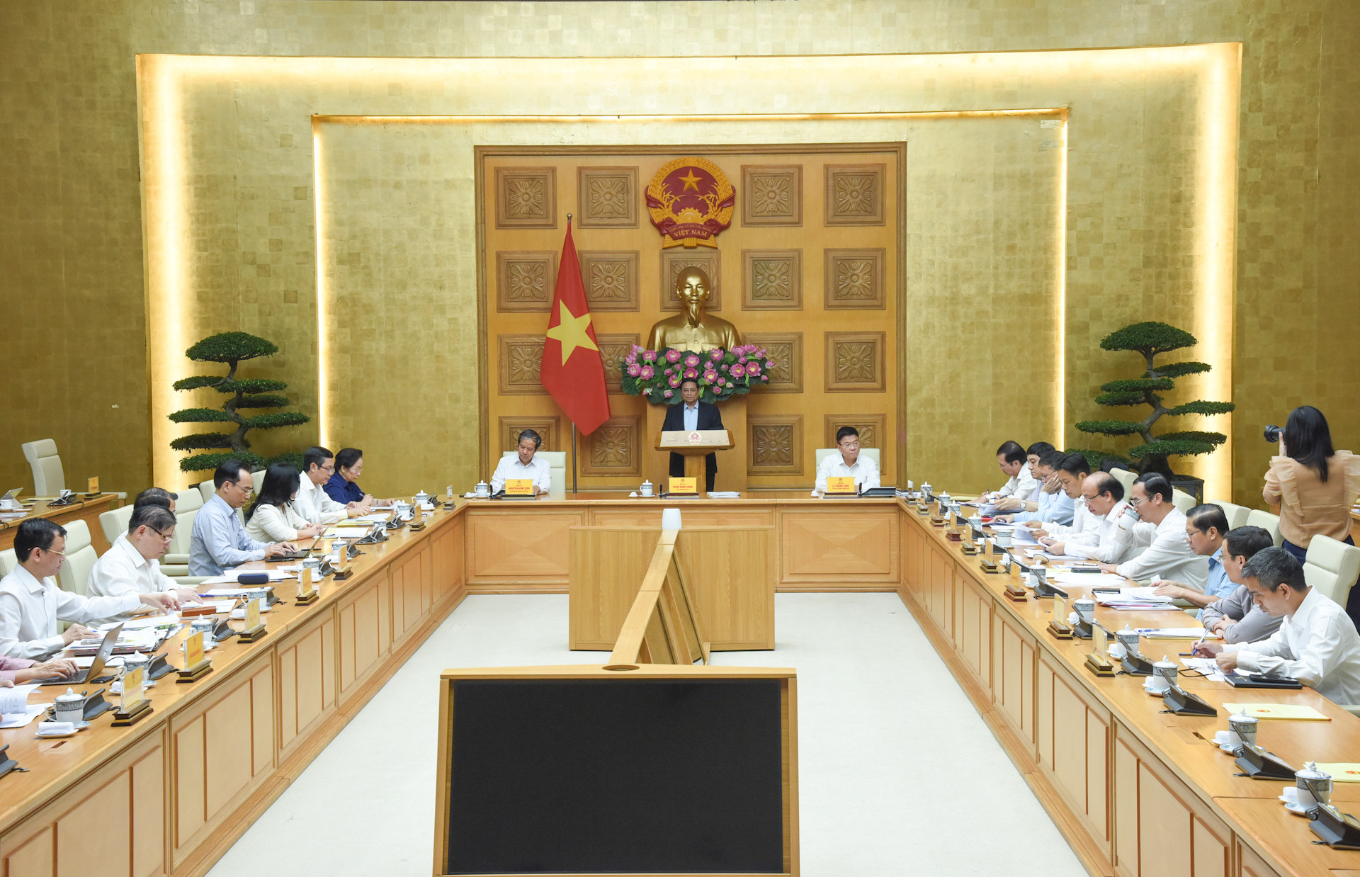 Quang cảnh phiên họp.