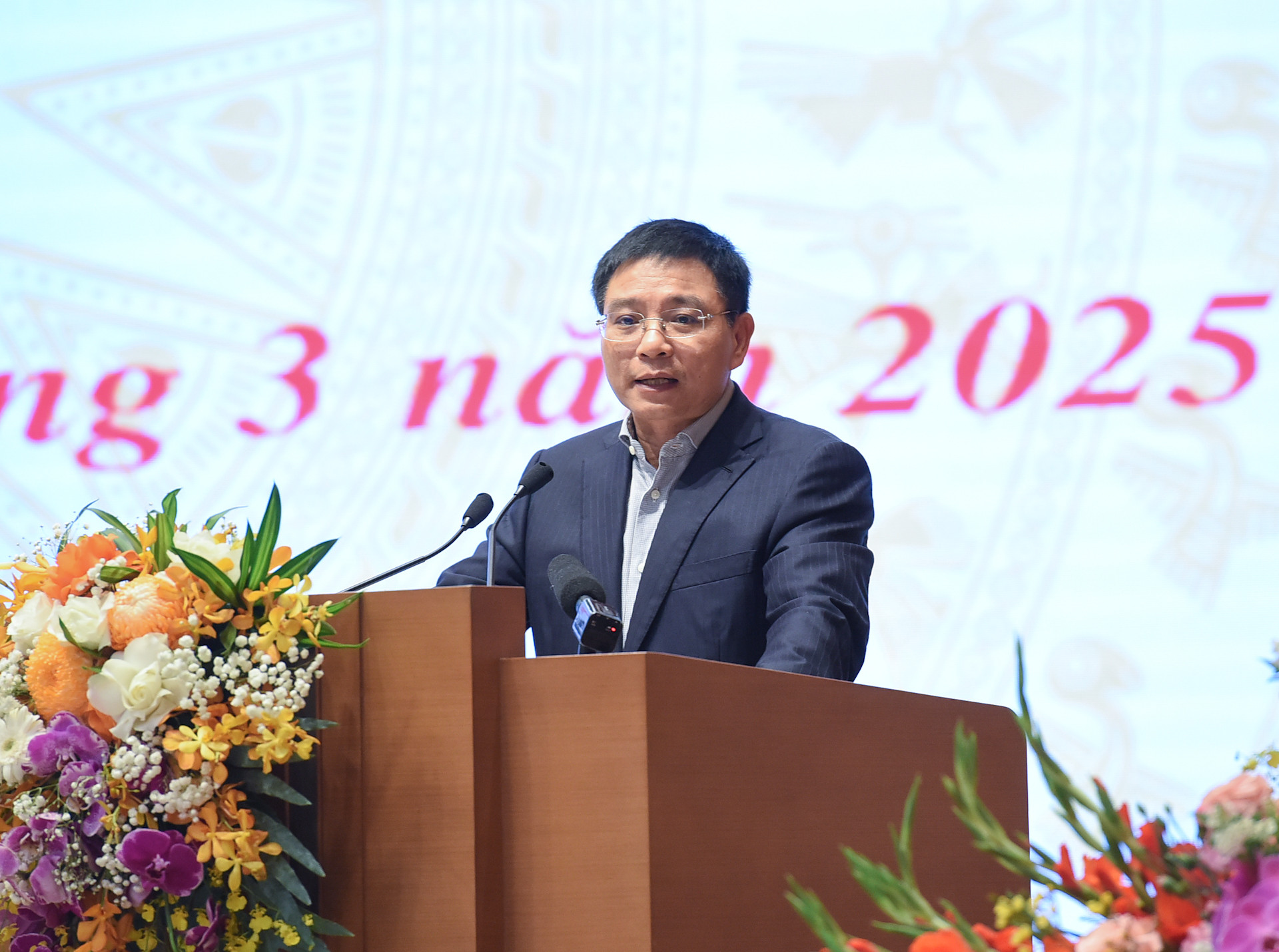 Bộ trưởng Tài chính Nguyễn Văn Thắng phát biểu tại phiên họp. Bộ trưởng Tài chính Nguyễn Văn Thắng phát biểu tại phiên họp.