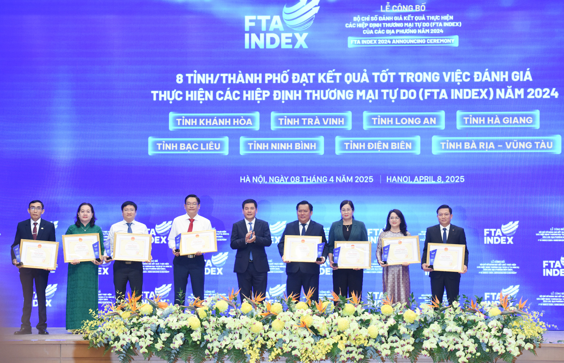 Bộ trưởng Công thương Nguyễn Hồng Diên trao Bằng khen tặng các tỉnh, thành phố có thành tích tốt trong việc đánh giá kết quả thực hiện các hiệp định thương mại tự do năm 2024.