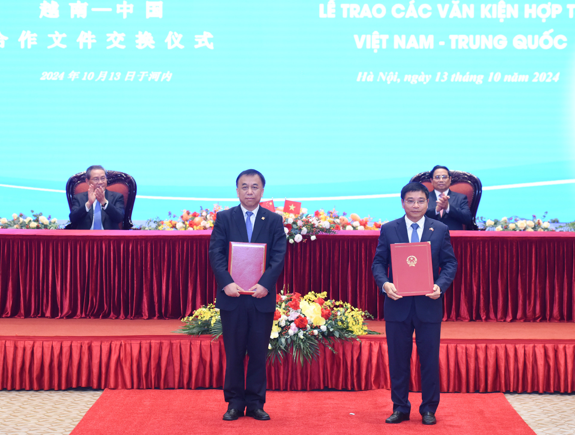 [Ảnh] Thủ tướng Phạm Minh Chính và Thủ tướng Trung Quốc Lý Cường chứng kiến Lễ ký kết các văn kiện hợp tác ảnh 2