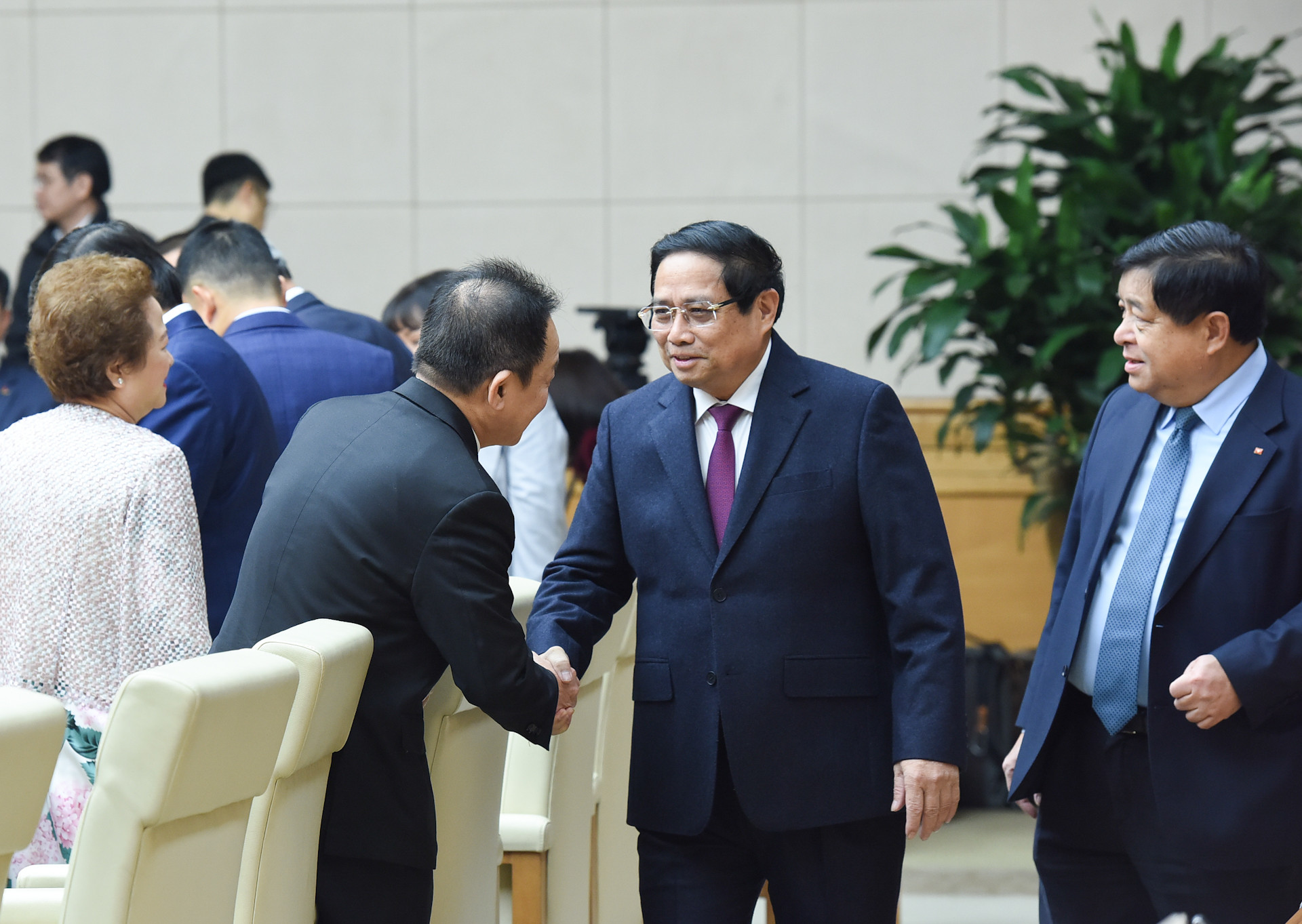 Thủ tướng Phạm Minh Chính với các doanh nghiệp tư nhân tham dự hội nghị.
