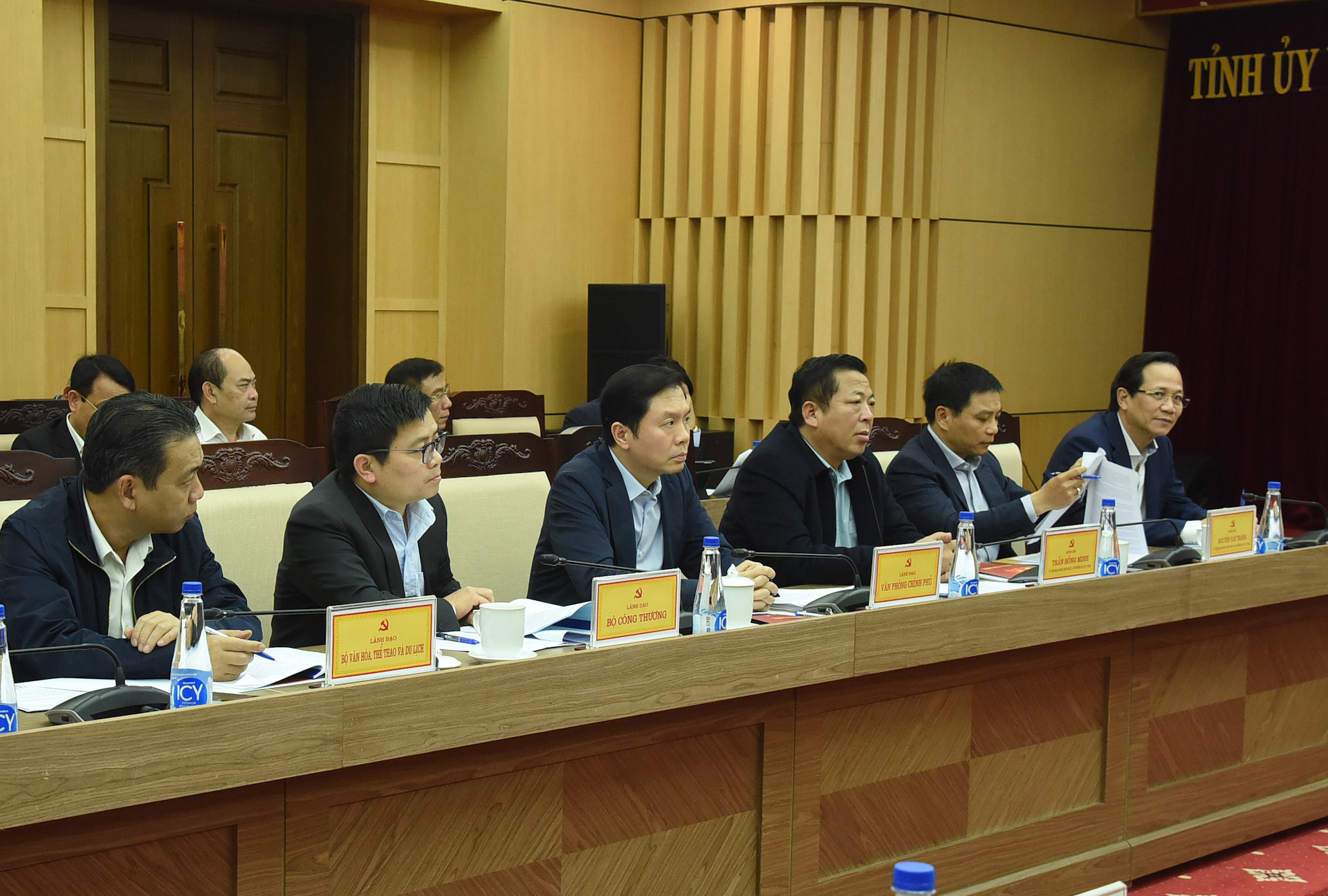 Đại diện lãnh đạo các bộ, ban, ngành tham dự buổi làm việc.