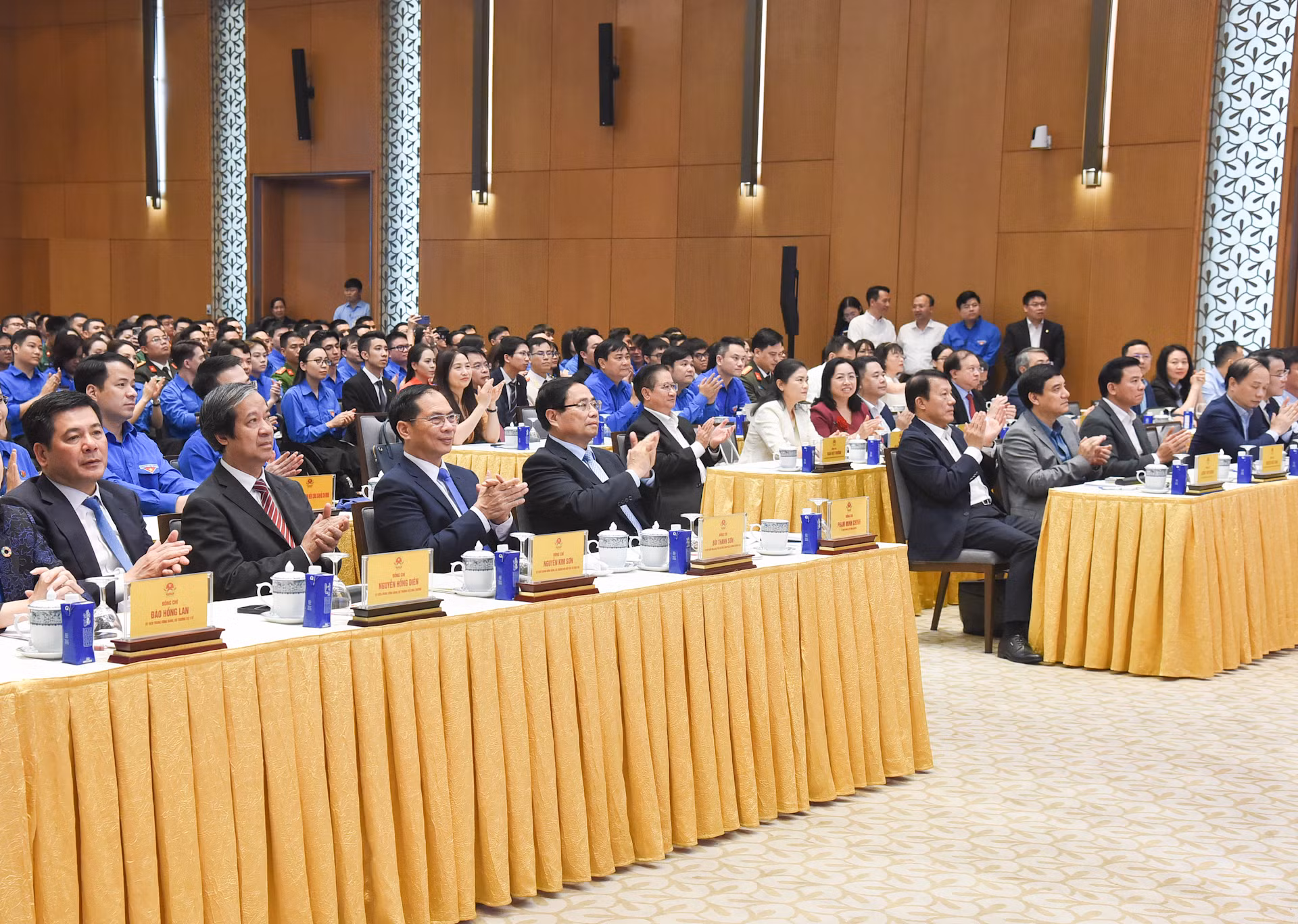 Thủ tướng Phạm Minh Chính và các đại biểu tham dự đối thoại với thanh niên Việt Nam năm 2025. Thủ tướng Phạm Minh Chính và các đại biểu tham dự đối thoại với thanh niên Việt Nam năm 2025.