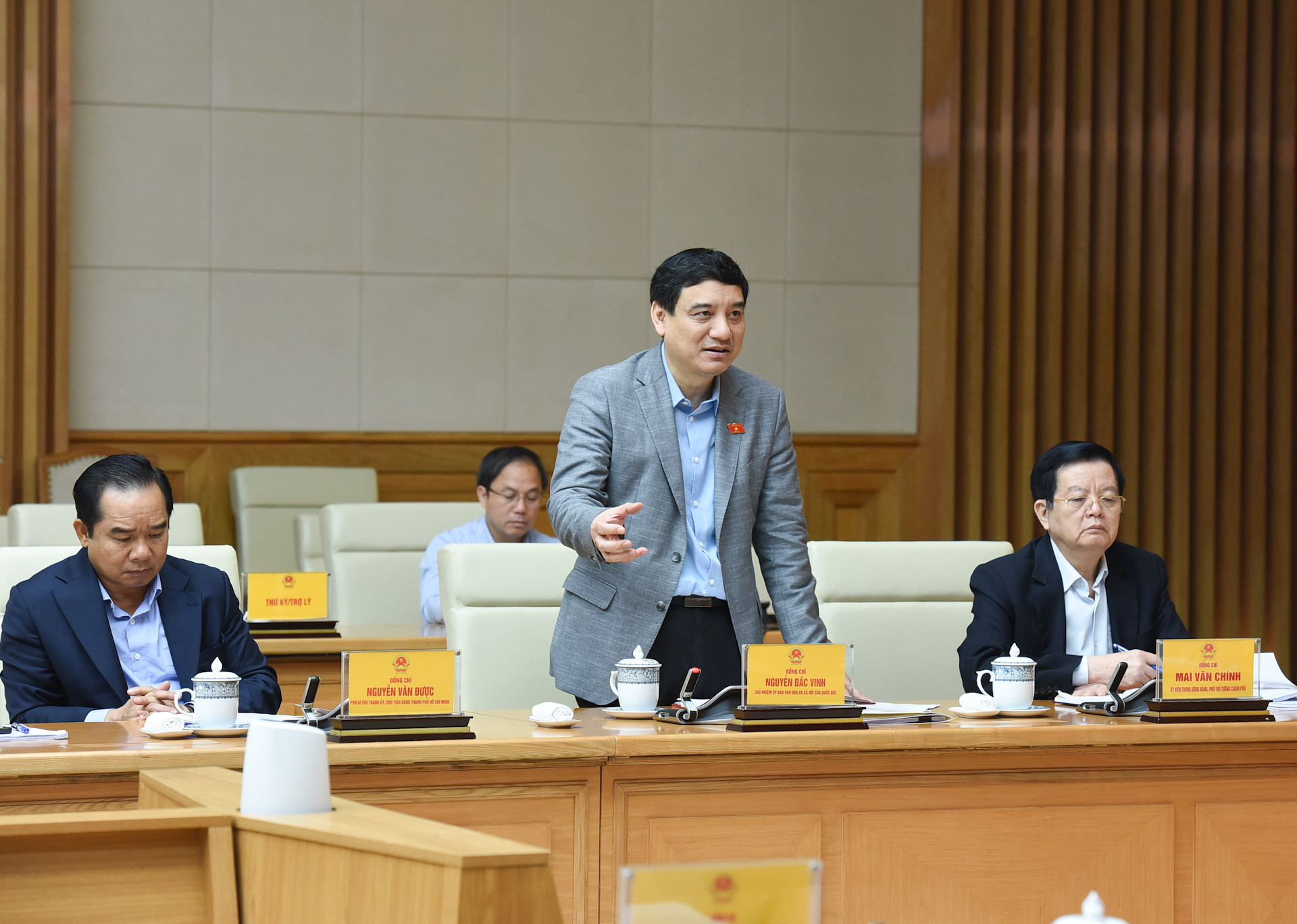 Chủ nhiệm Ủy ban Văn hóa và Xã hội của Quốc hội Nguyễn Đắc Vinh phát biểu.